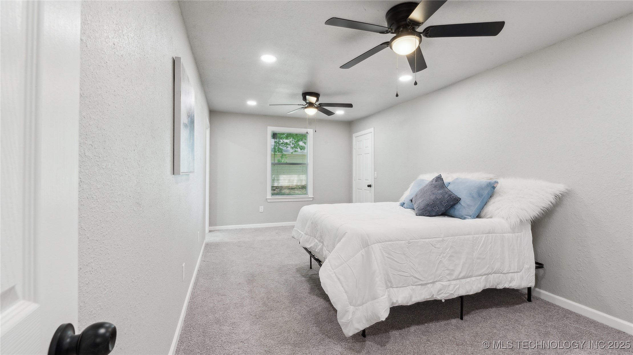 4010 E Harris