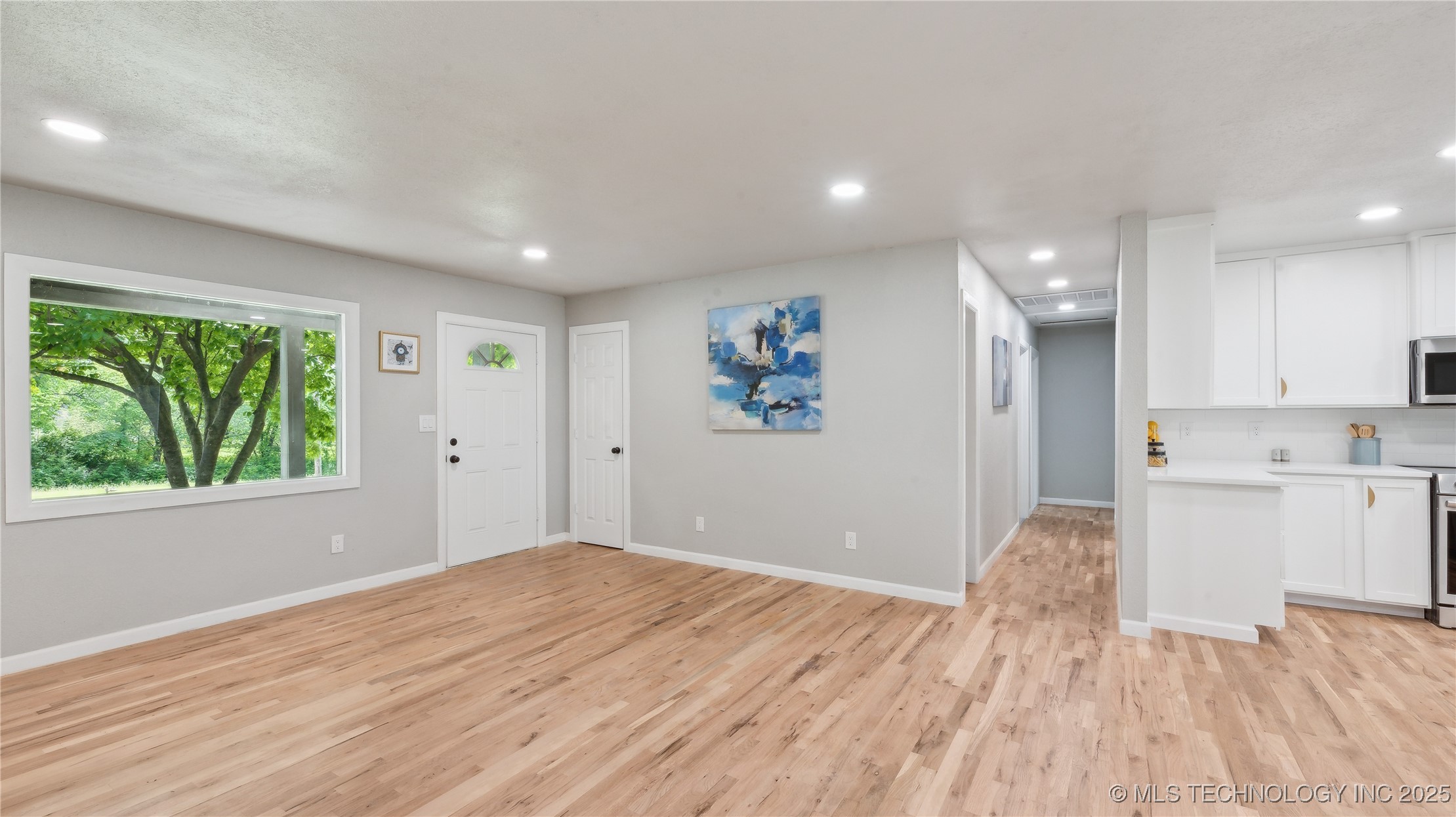 4010 E Harris