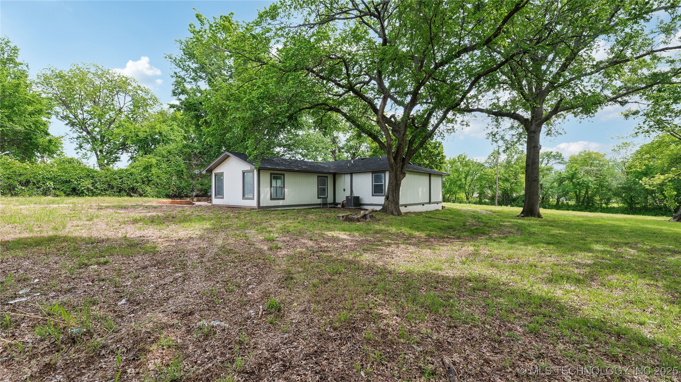 4010 E Harris