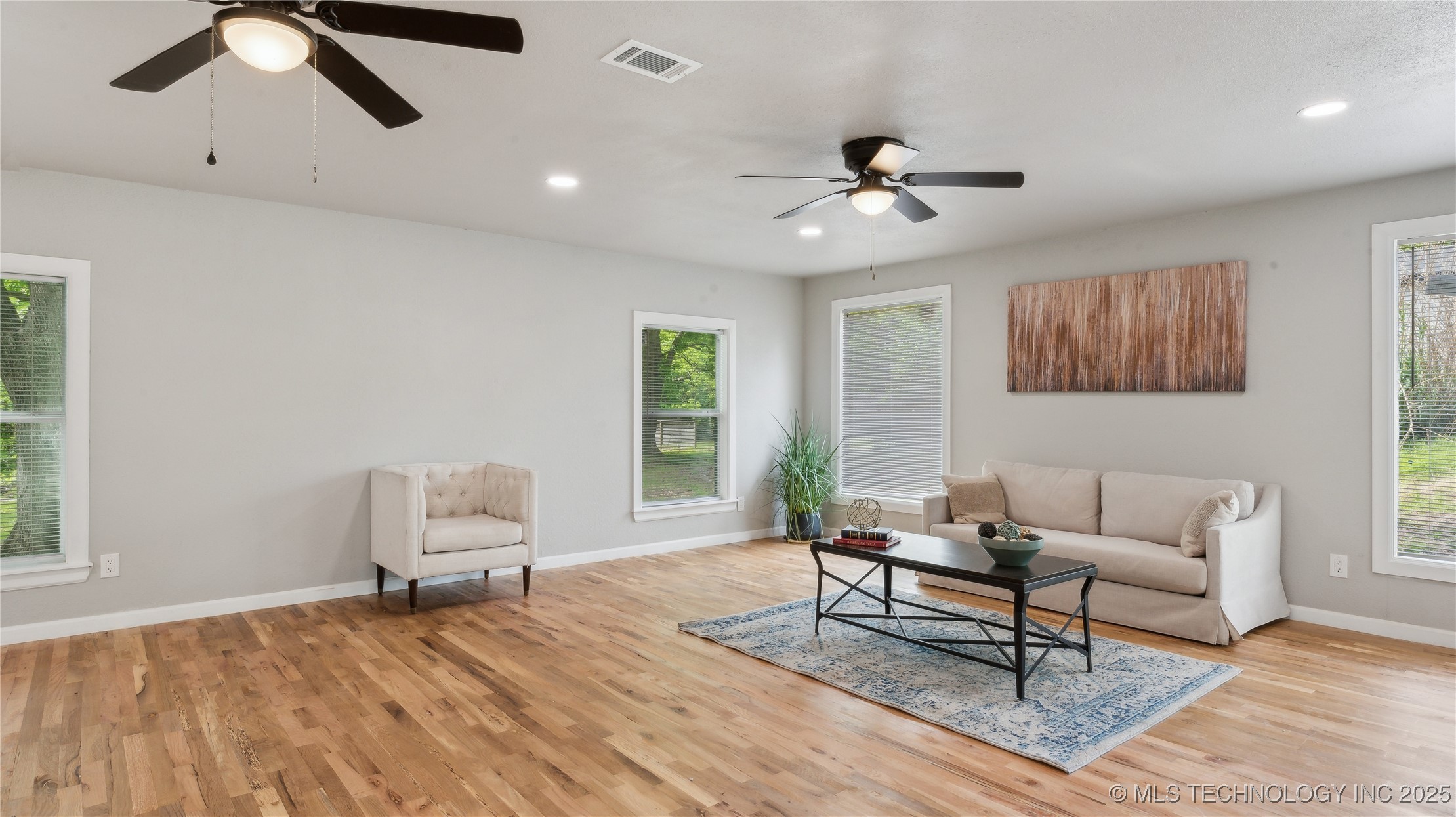 4010 E Harris