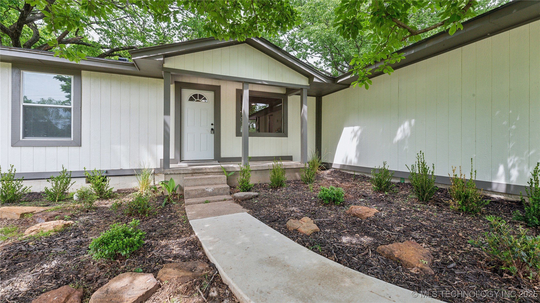 4010 E Harris