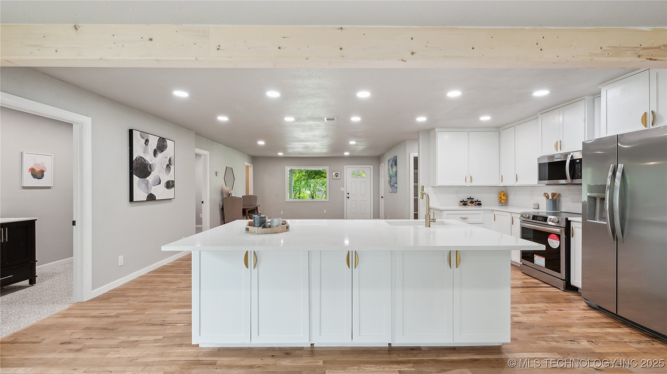 4010 E Harris