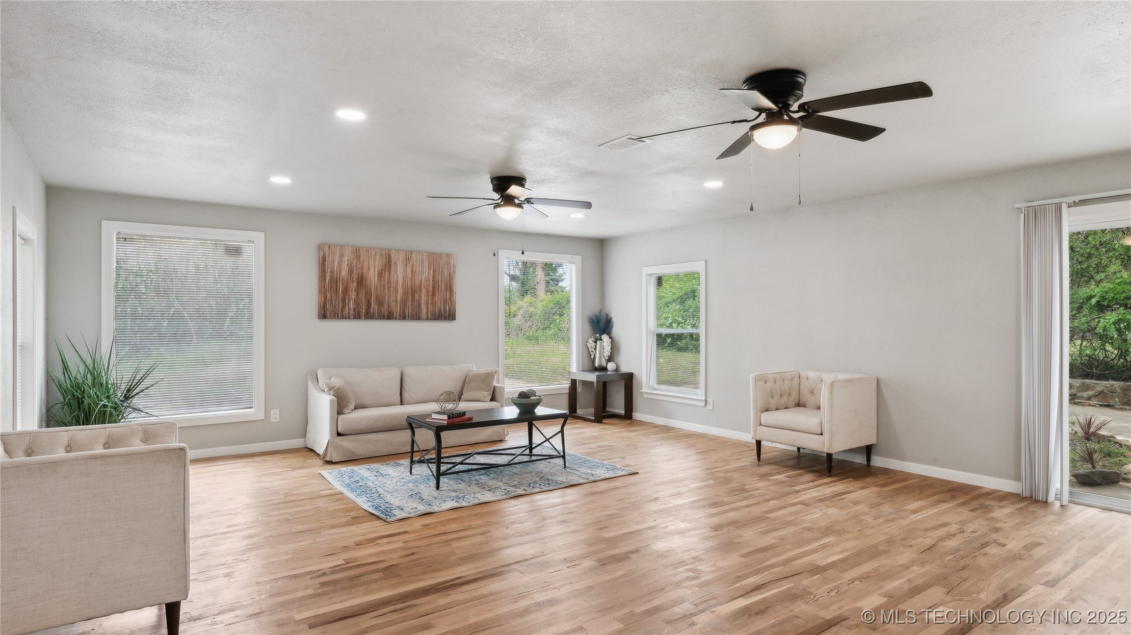 4010 E Harris