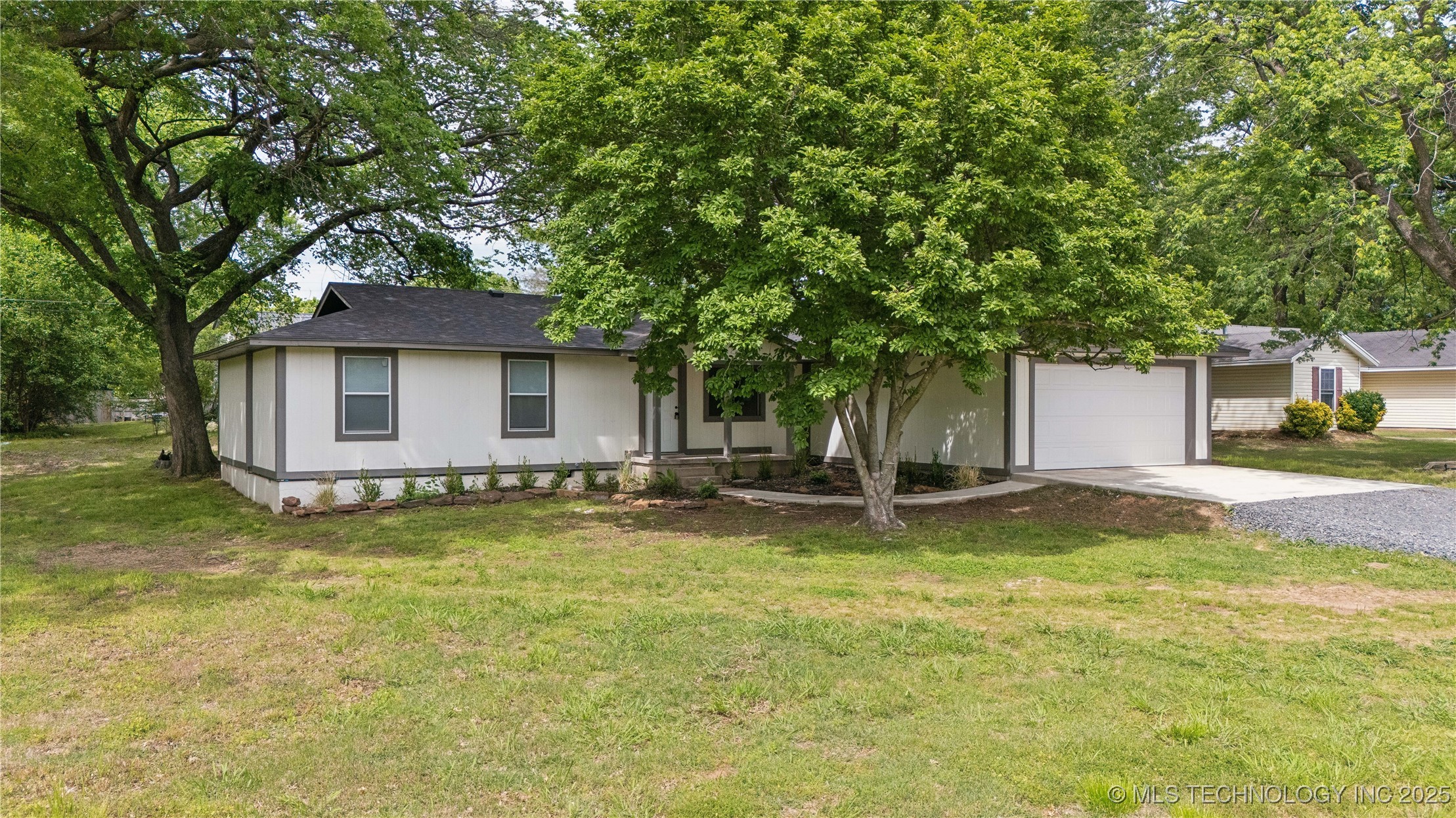 4010 E Harris