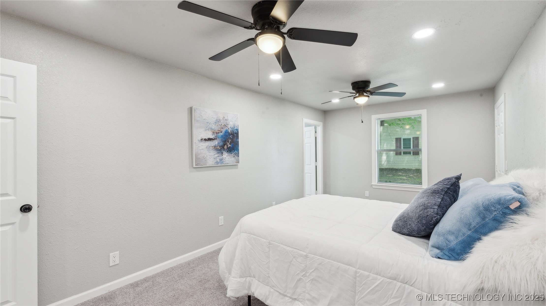 4010 E Harris