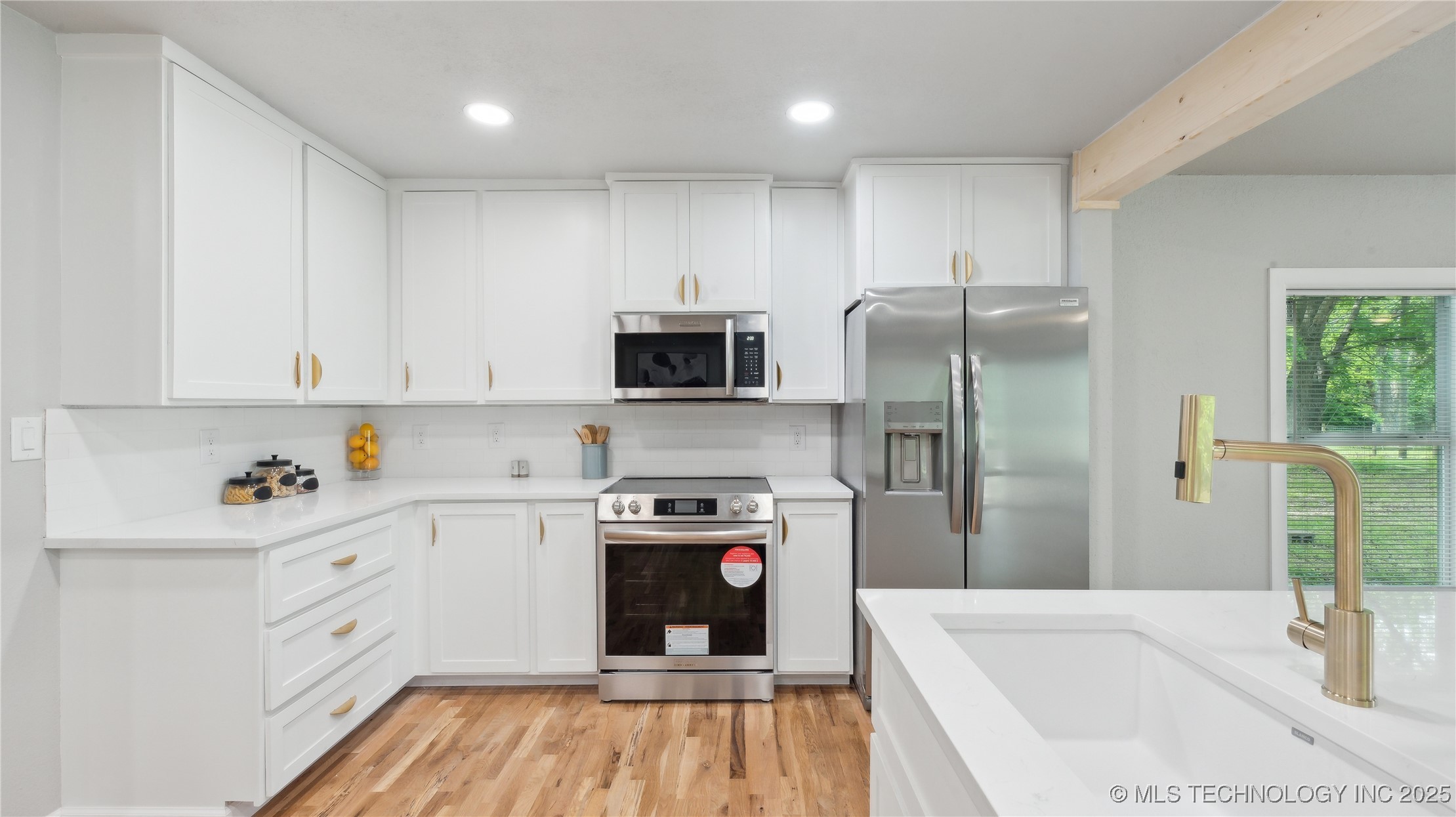 4010 E Harris