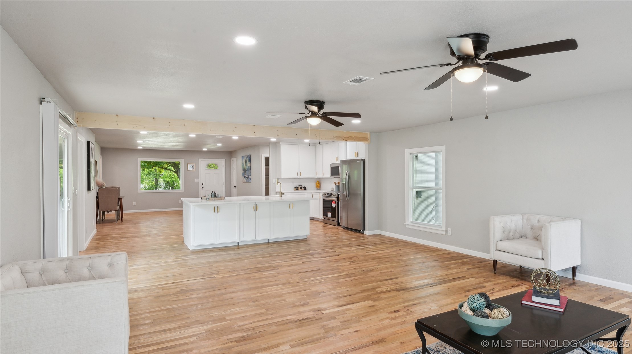 4010 E Harris
