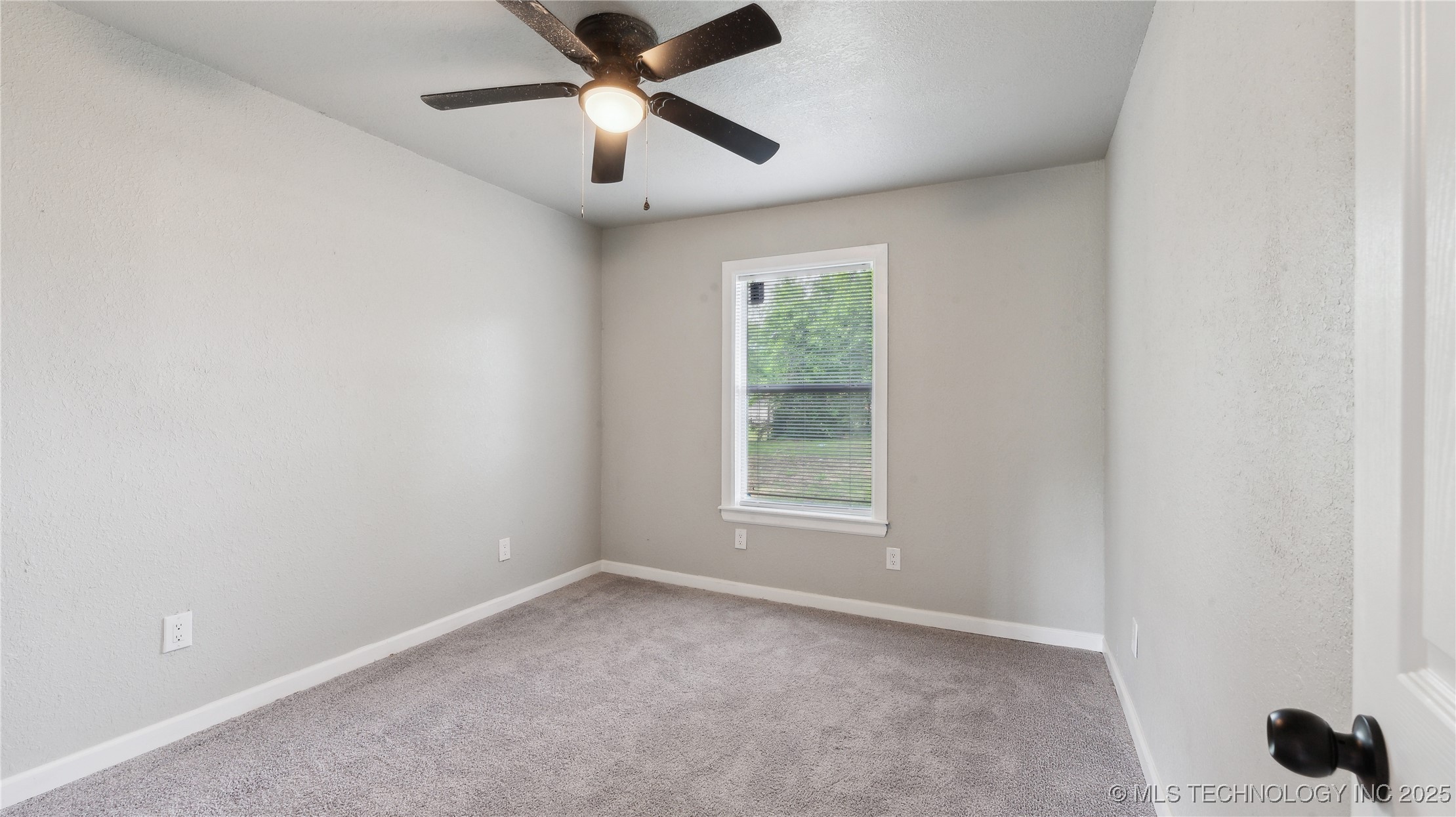 4010 E Harris