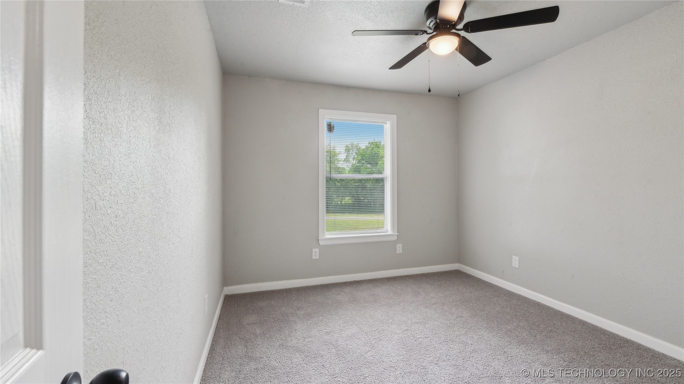 4010 E Harris