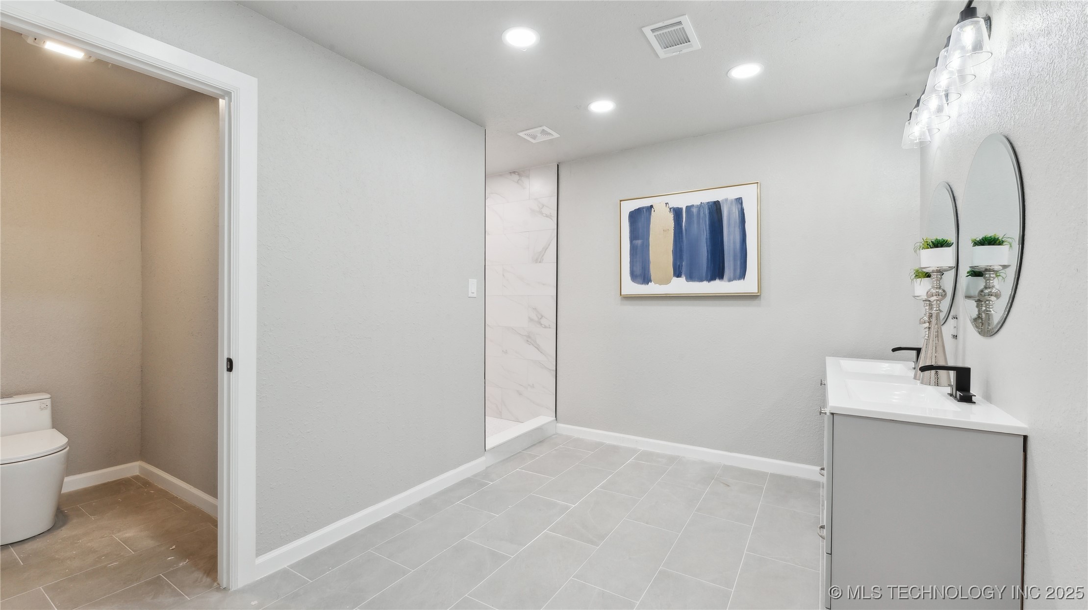 4010 E Harris