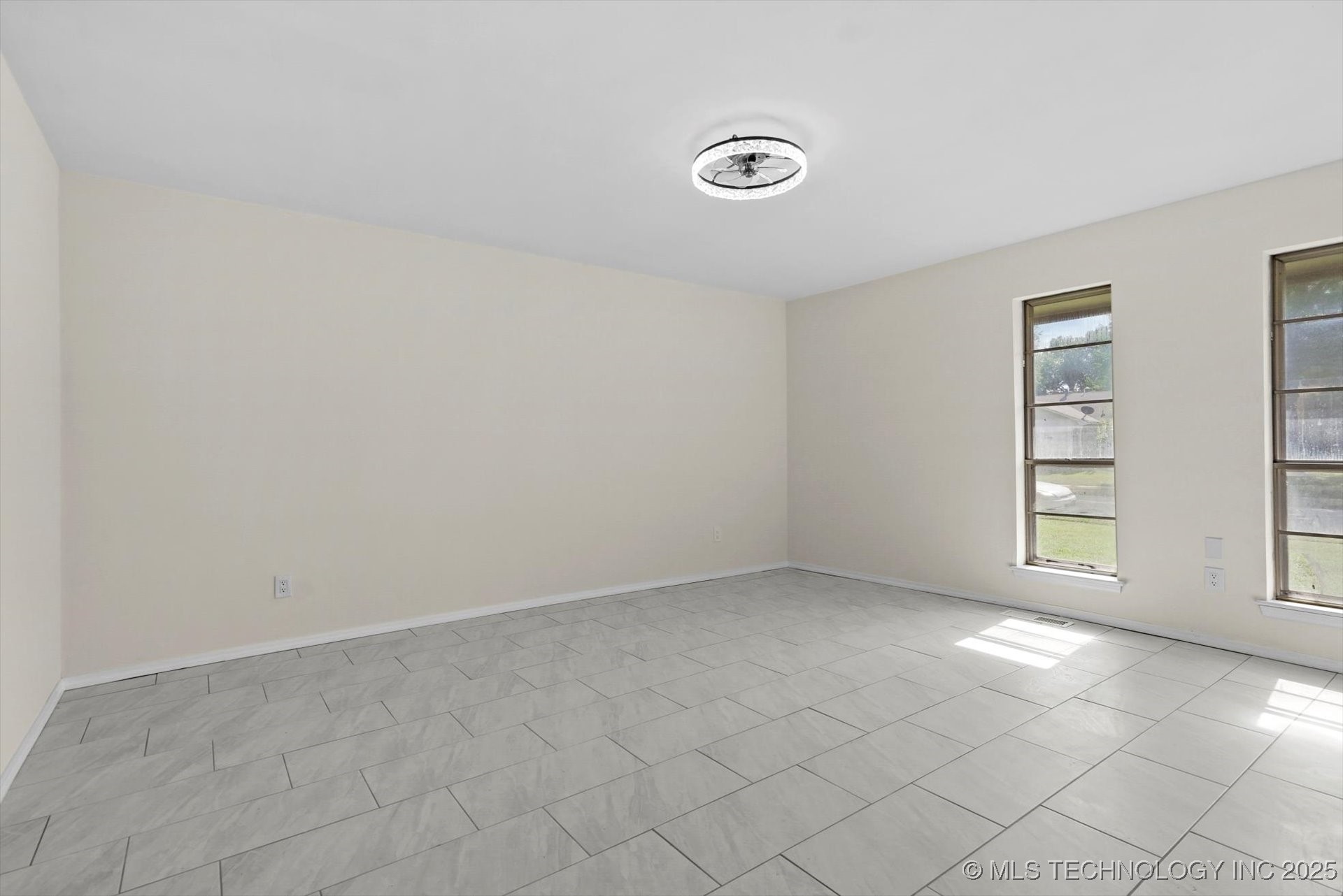 2643 S 101st East Street