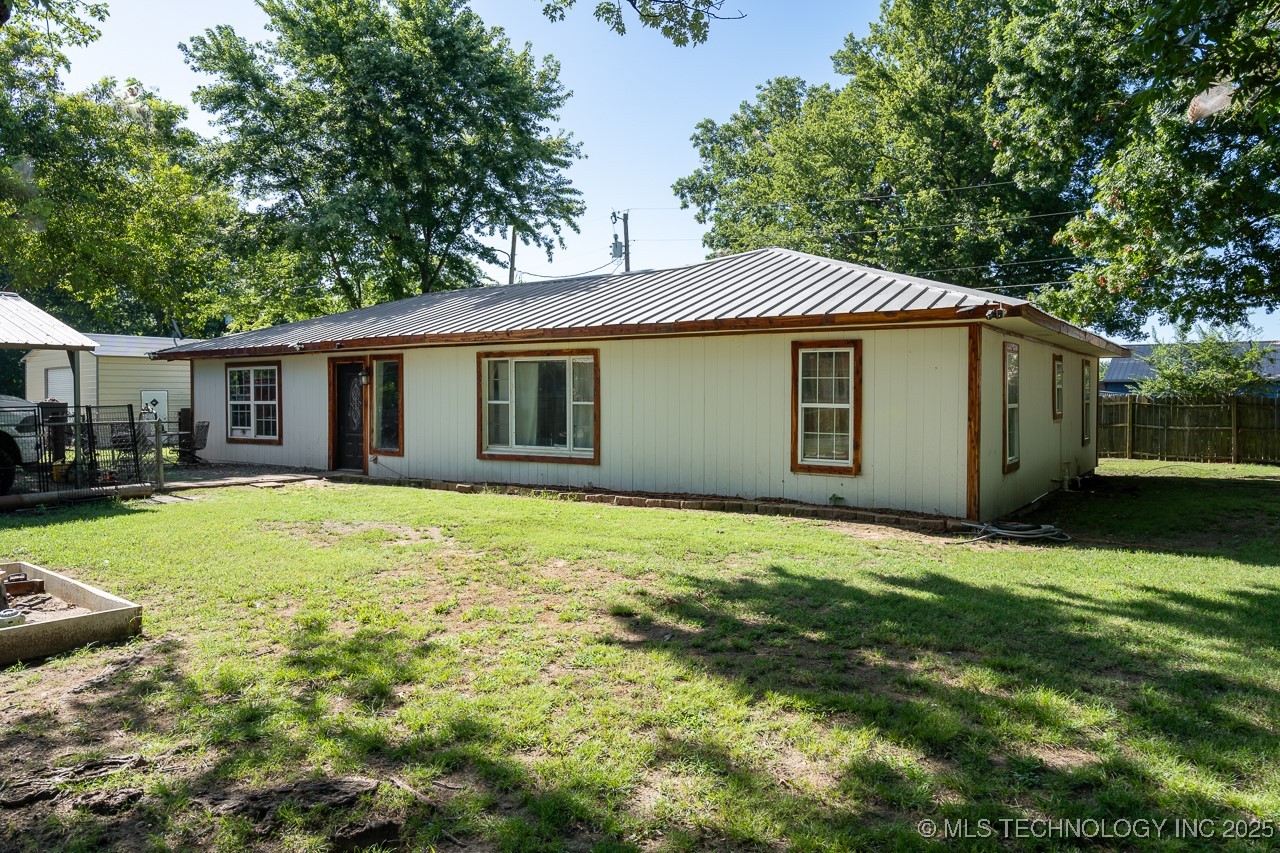 31580 E 684 Drive