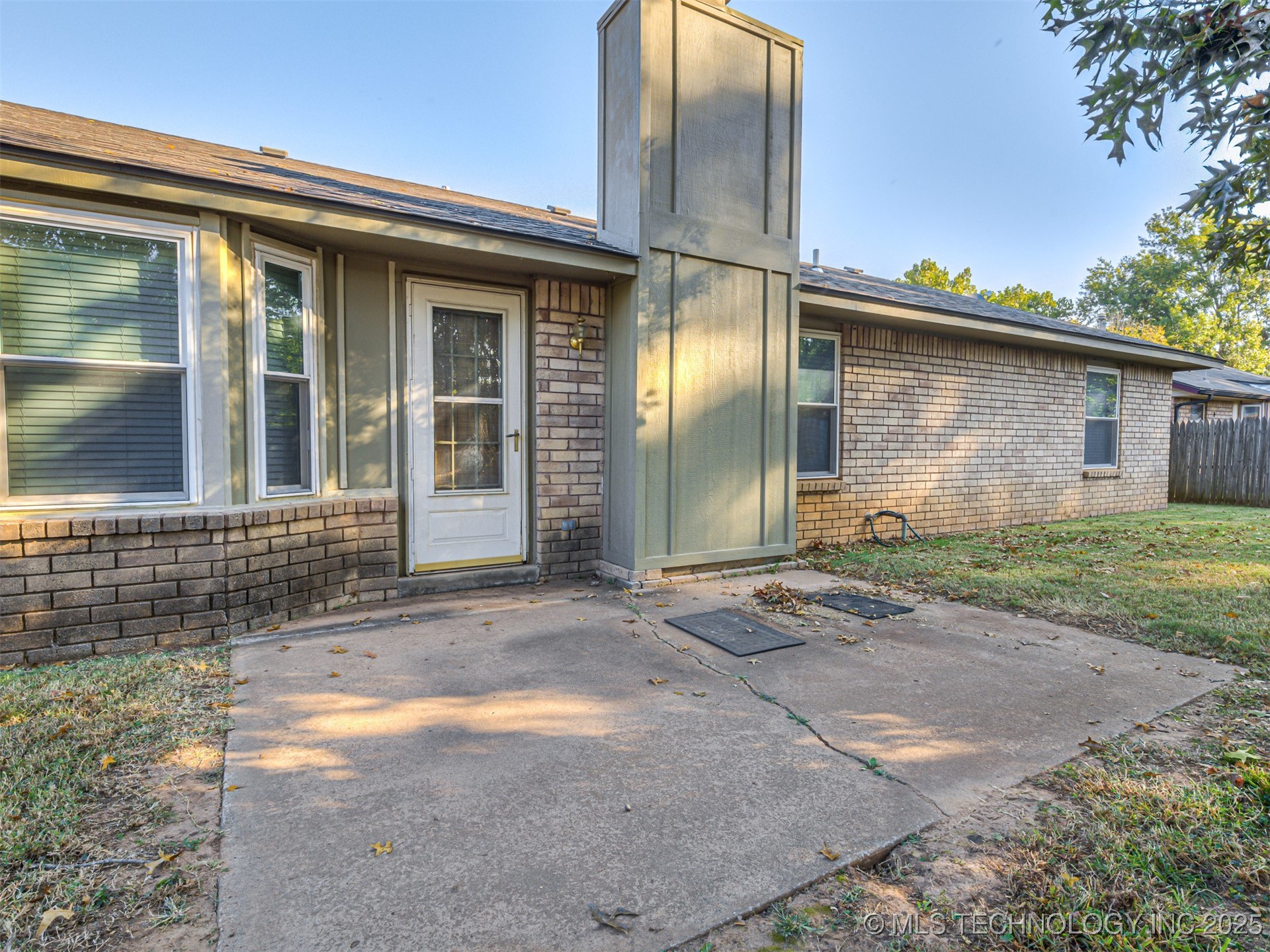 201 E Waco Street