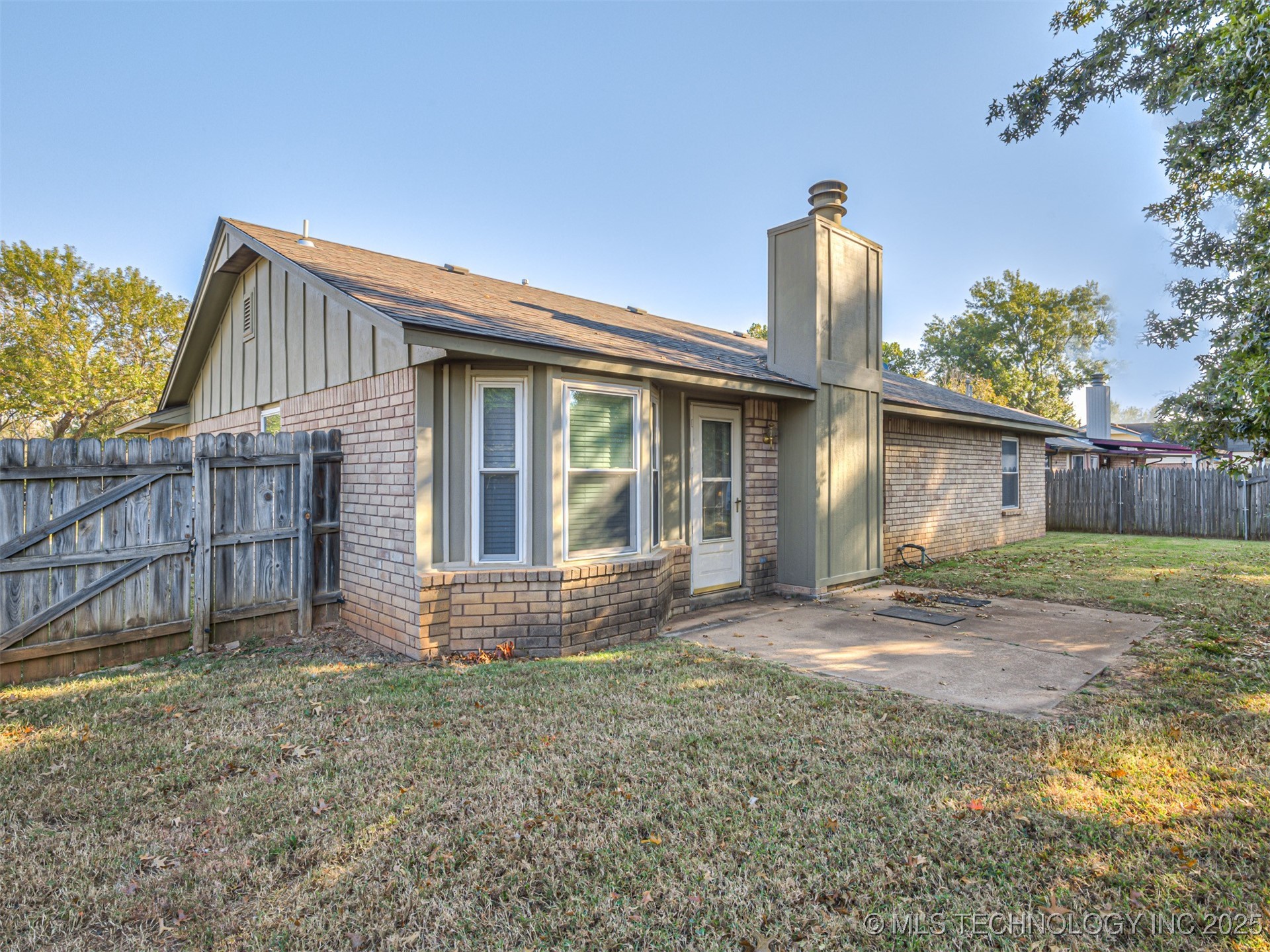 201 E Waco Street