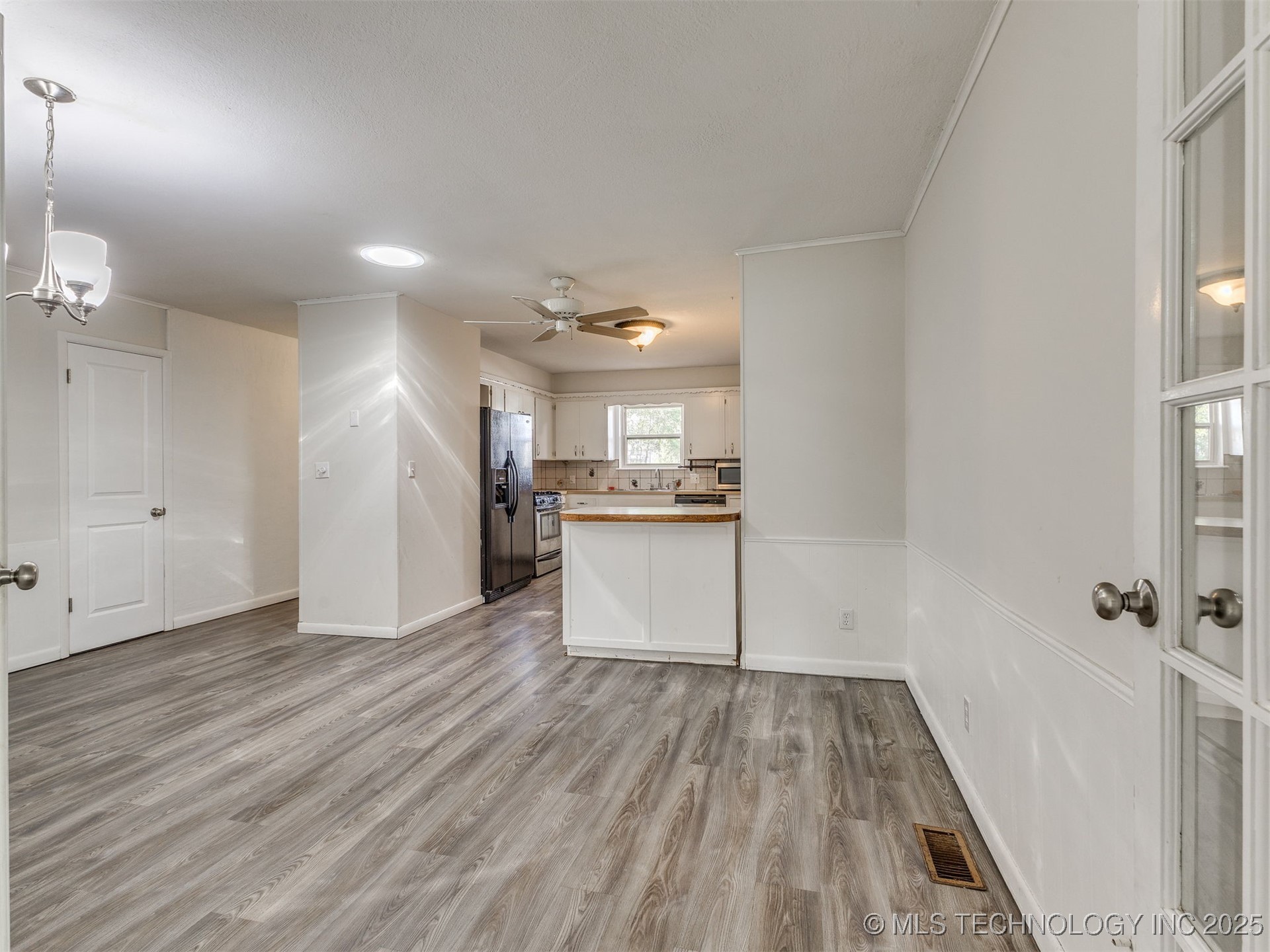 513 N Village Place