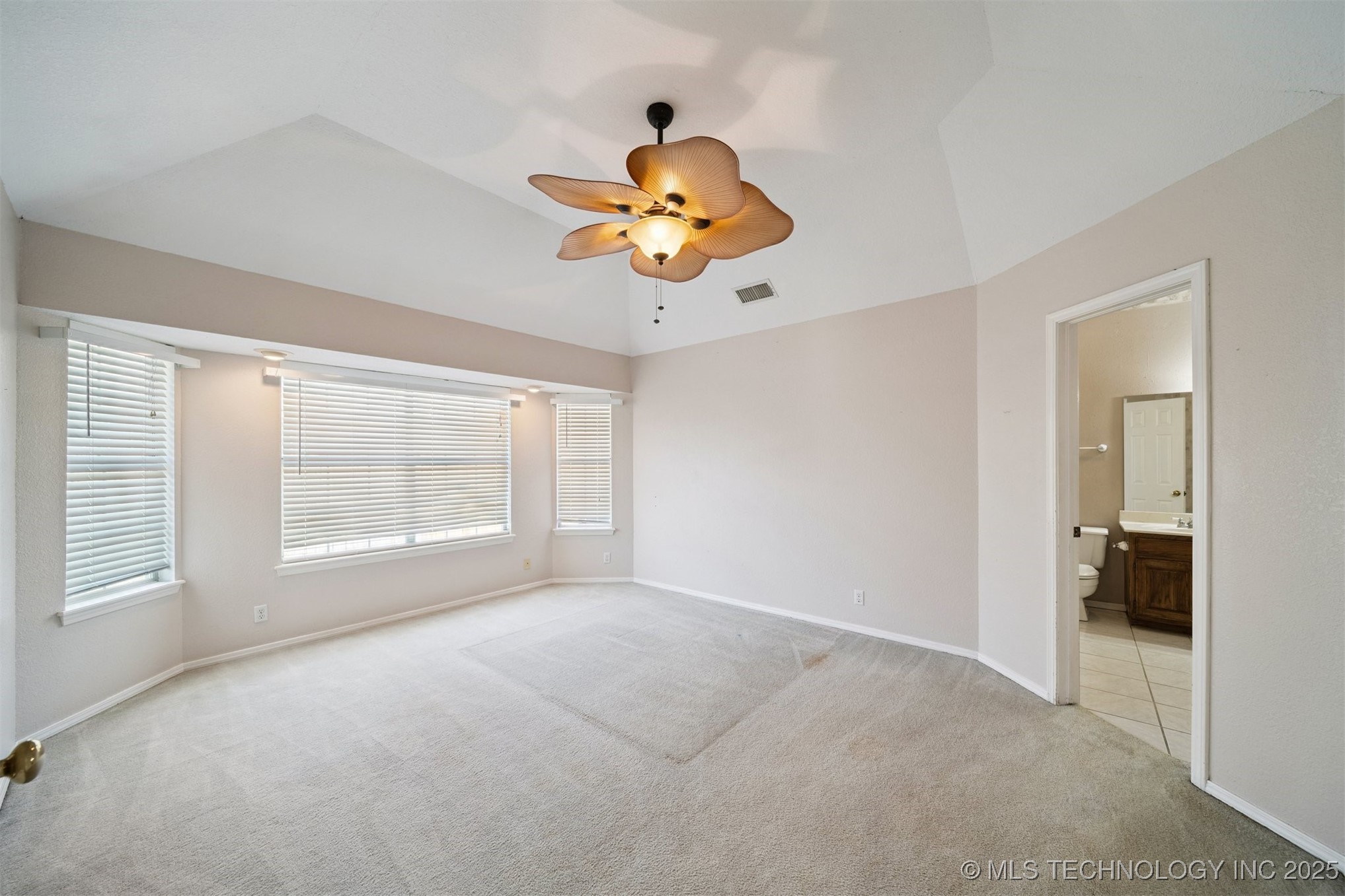 1211 W Edgewater Place
