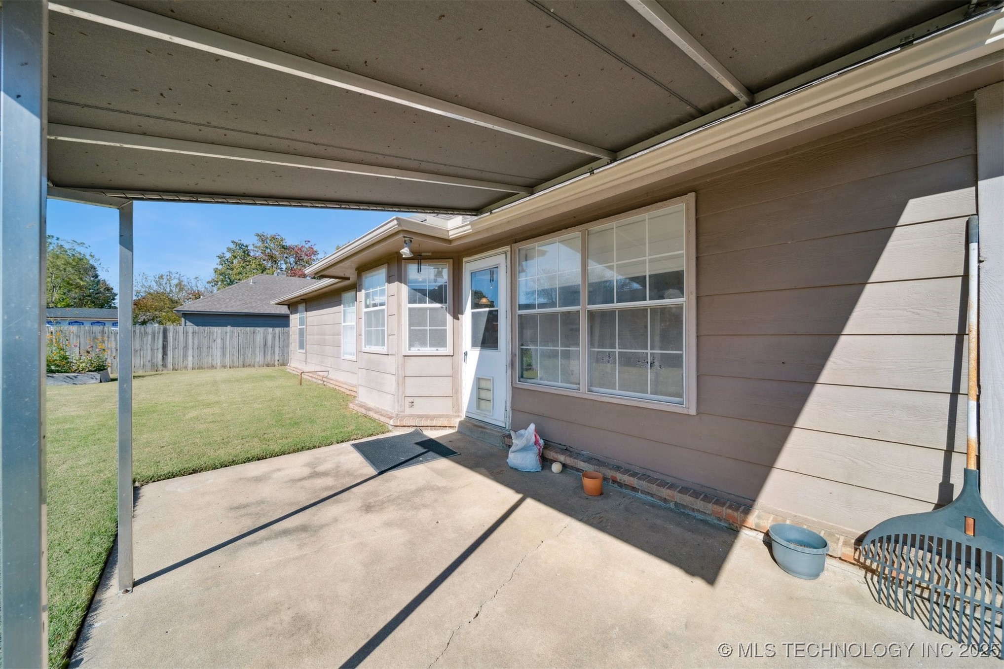 1211 W Edgewater Place