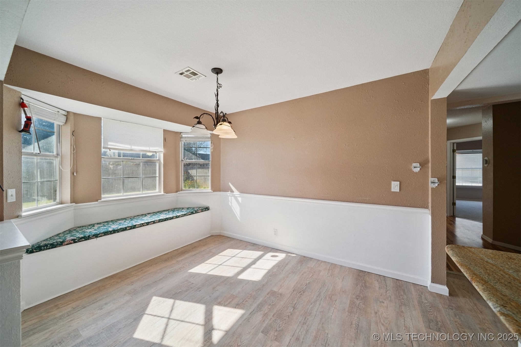 1211 W Edgewater Place