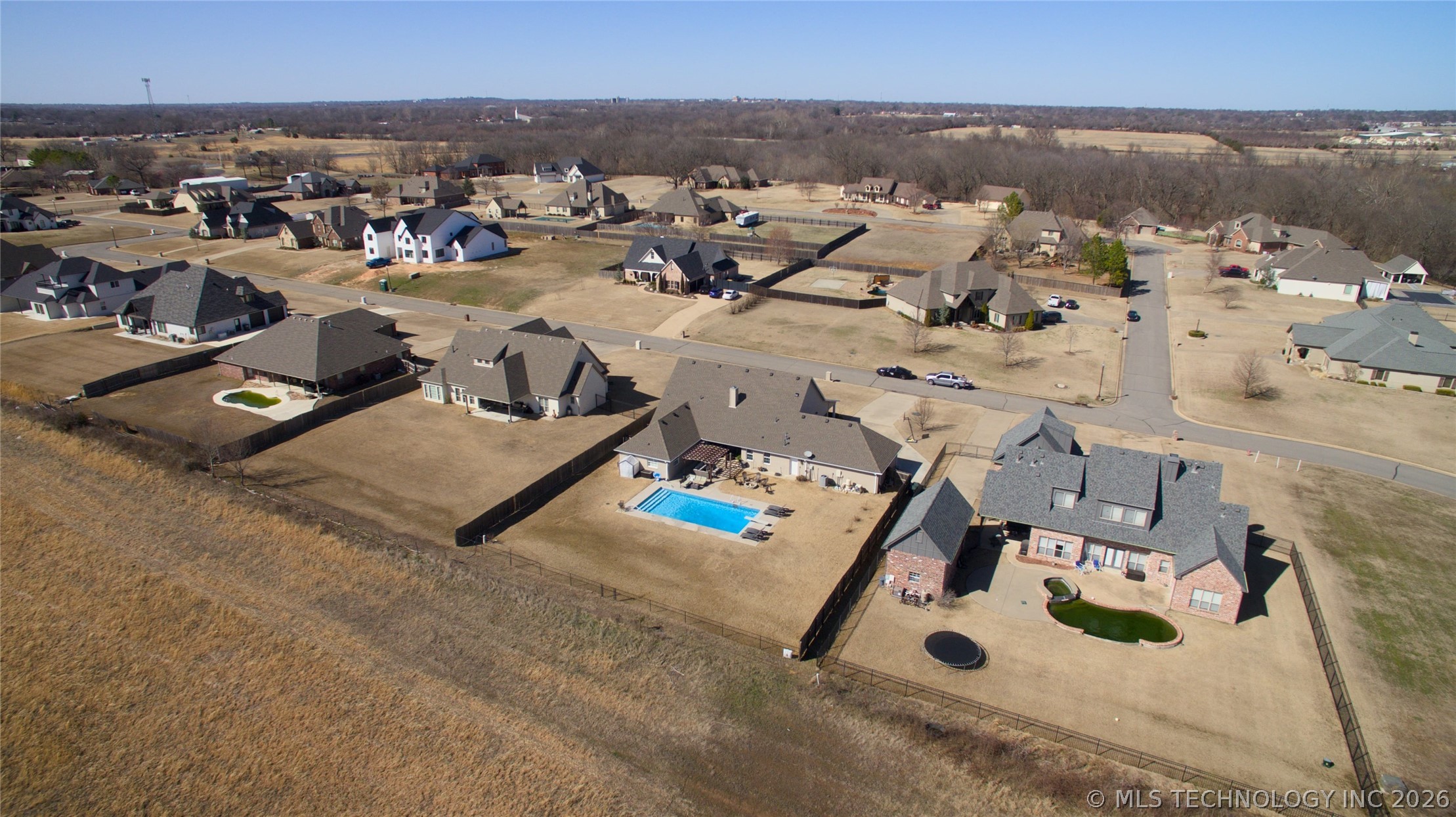 2005 E Woodland Circle