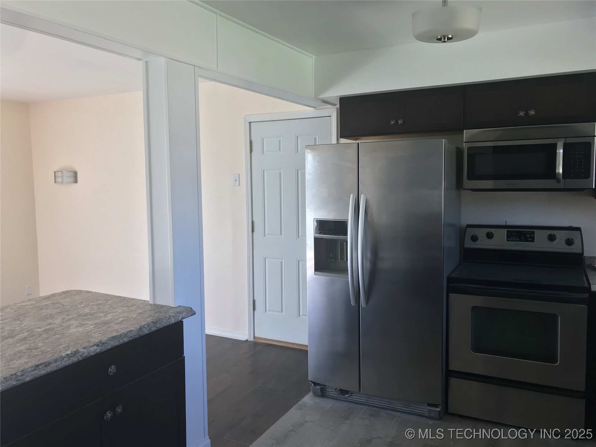 408 E 40th Place North
