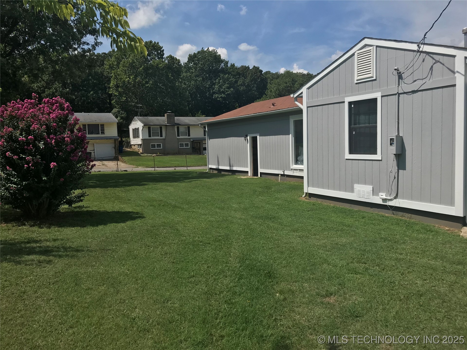 408 E 40th Place North