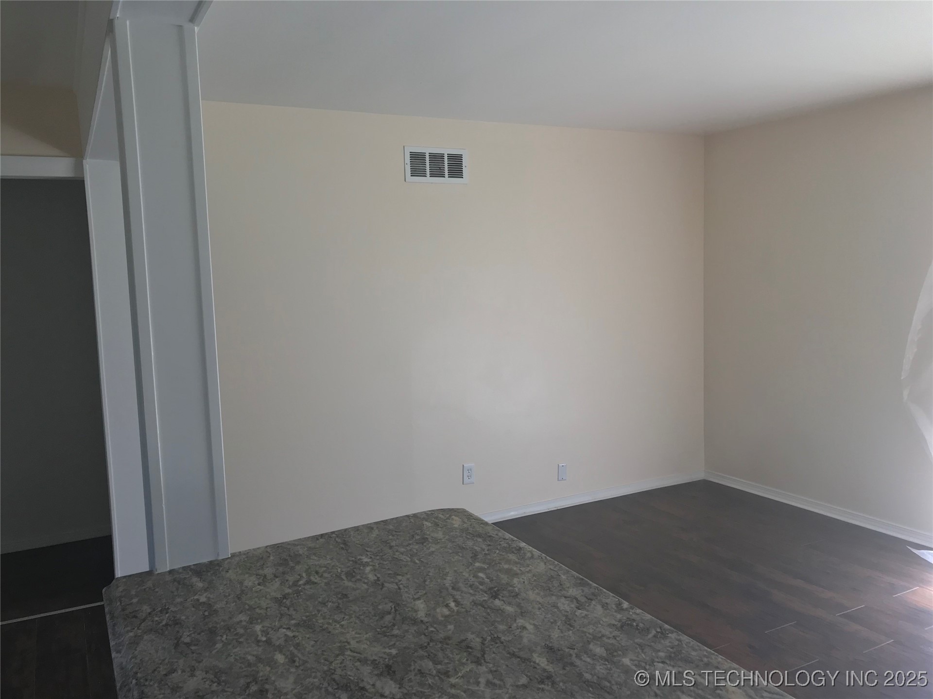 408 E 40th Place North
