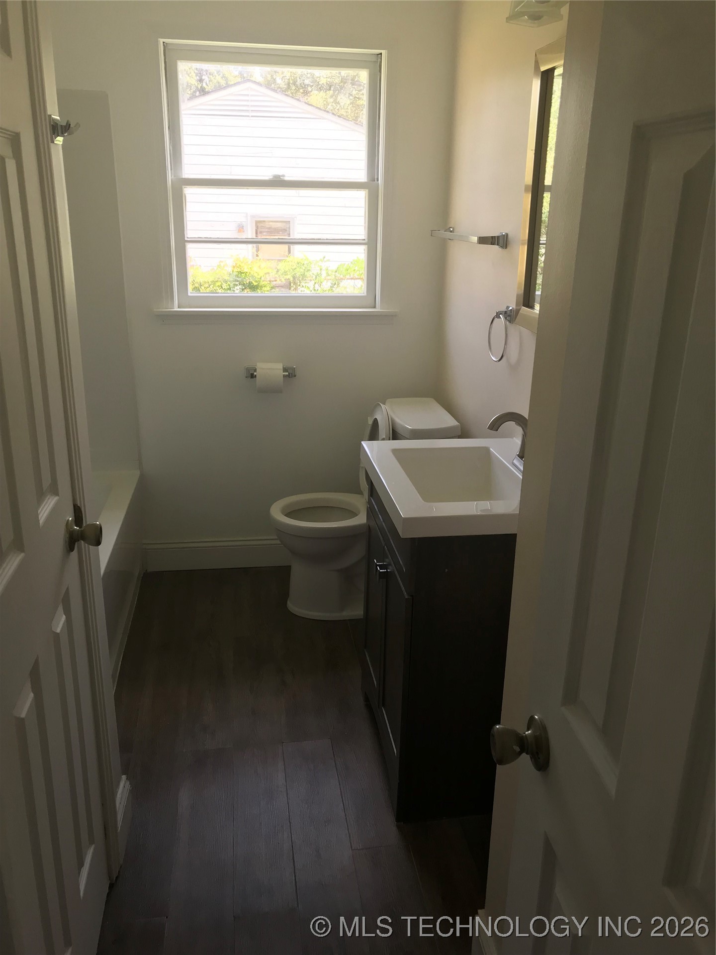 408 E 40th Place North