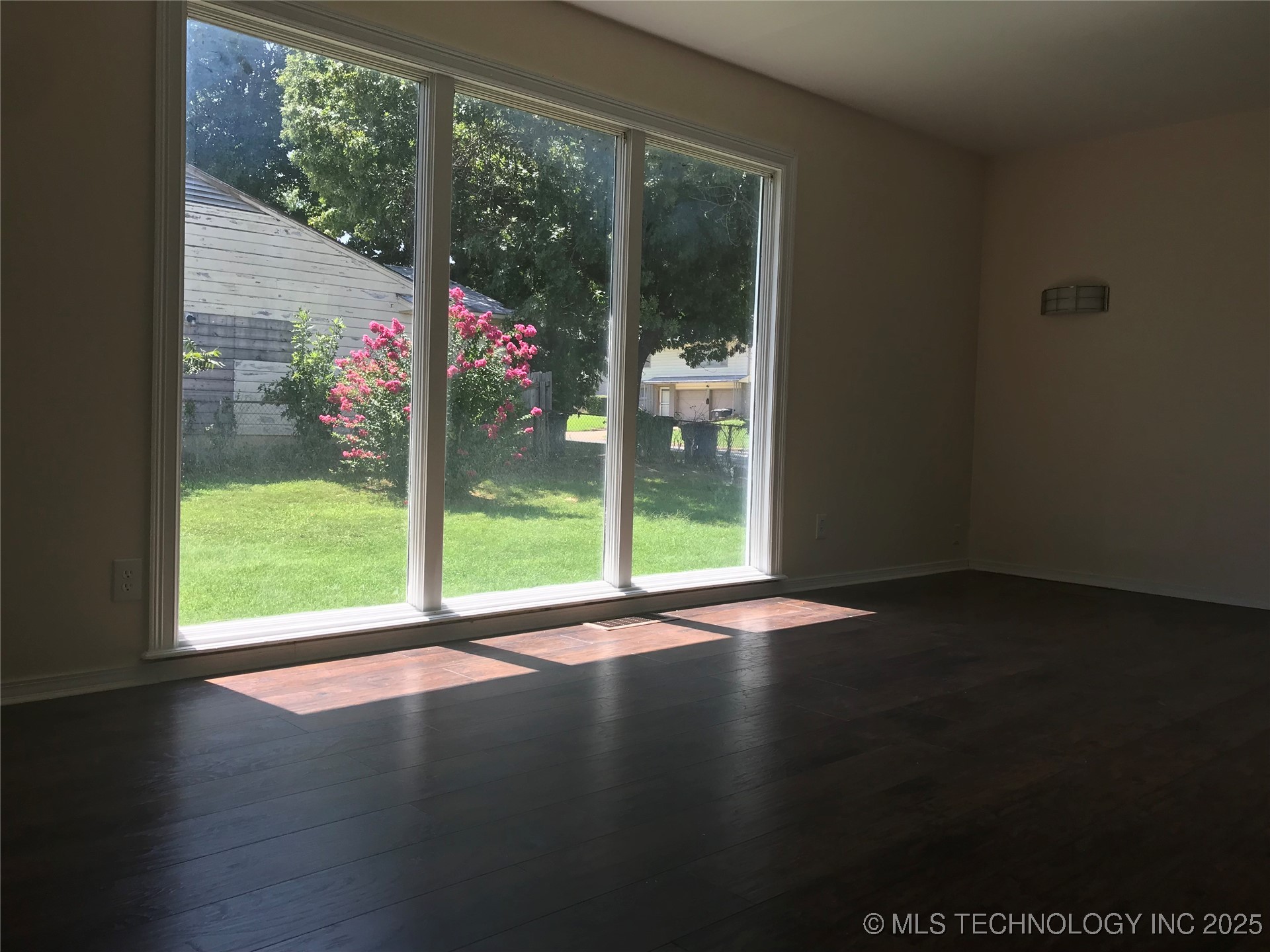 408 E 40th Place North