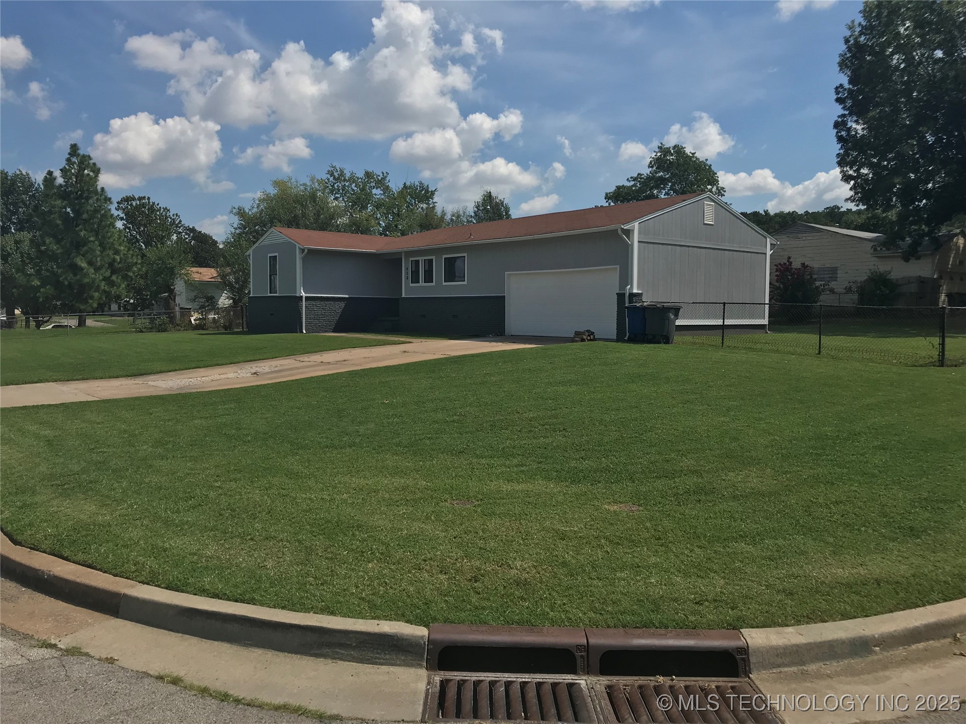 408 E 40th Place North