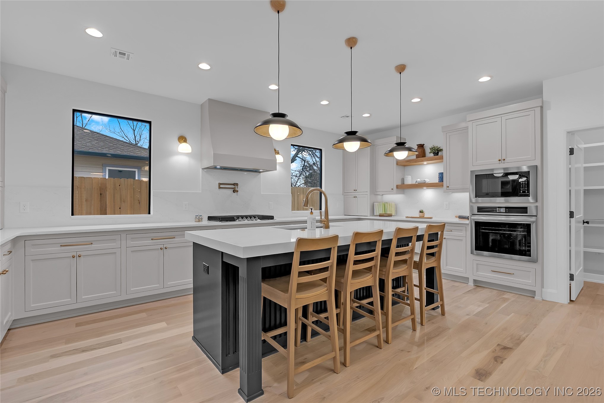 515 W El Paso Street