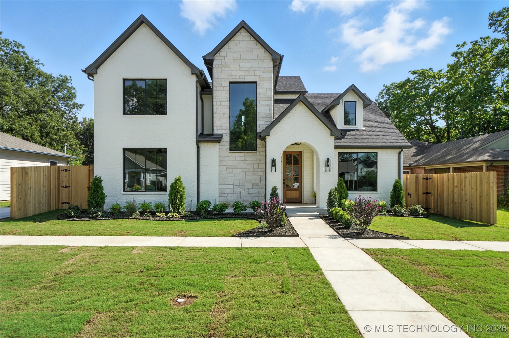 515 W El Paso Street