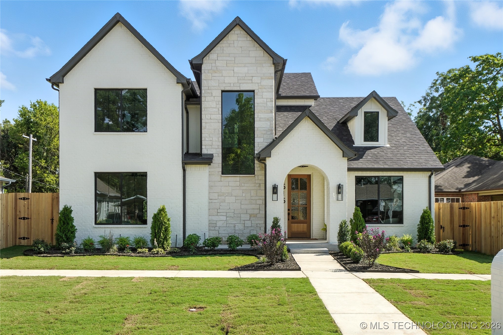 515 W El Paso Street