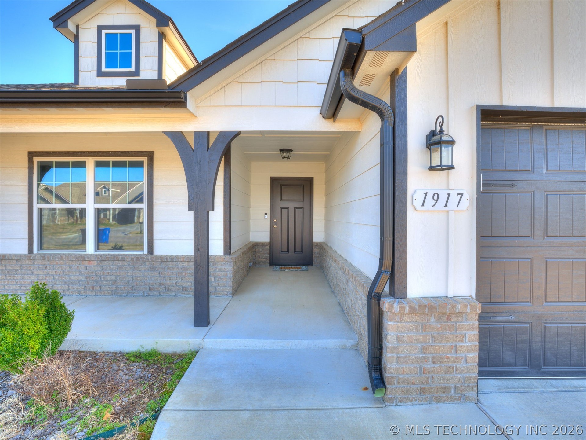 1917 E Van Buren Street