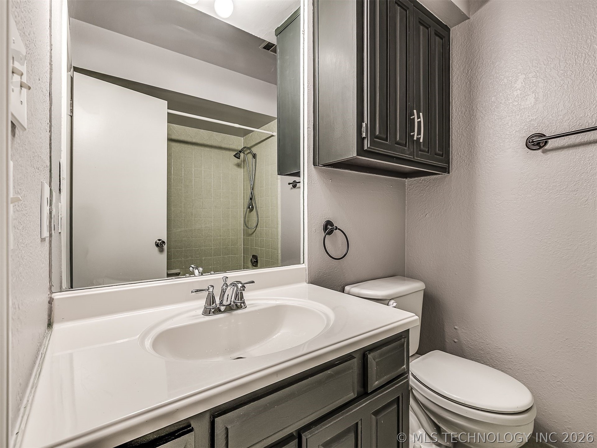 8960 E 16th Place