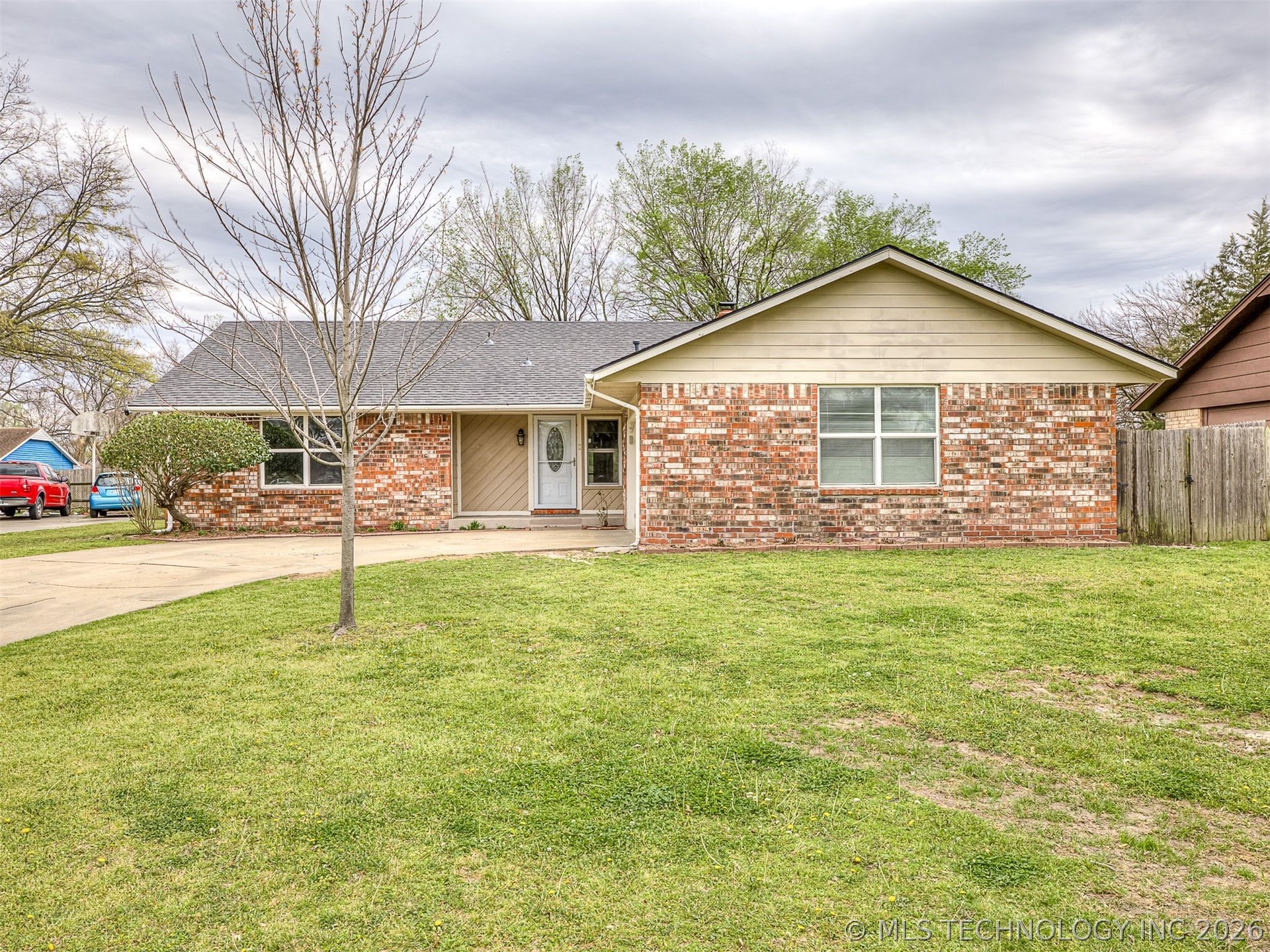 8960 E 16th Place