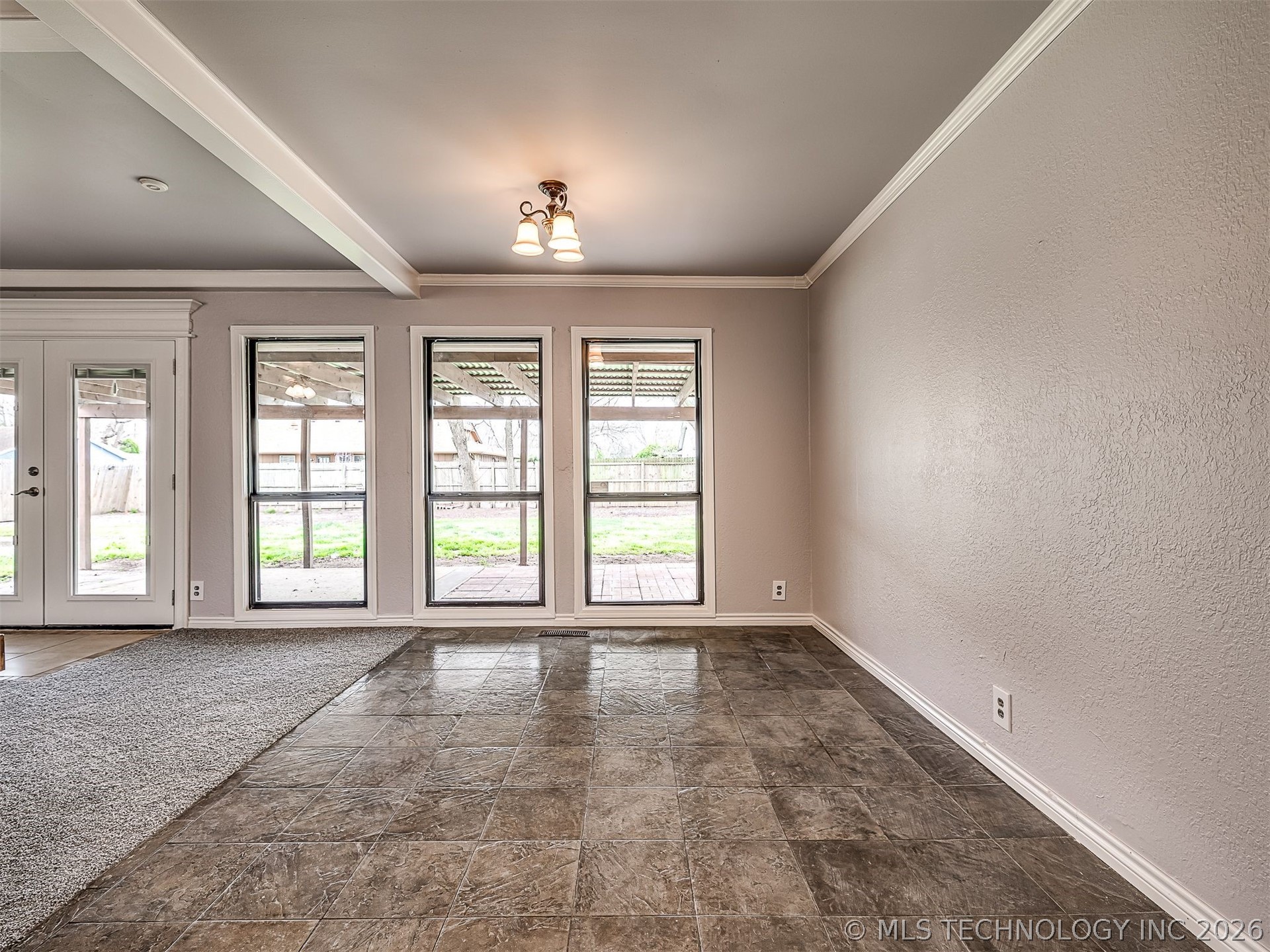 8960 E 16th Place