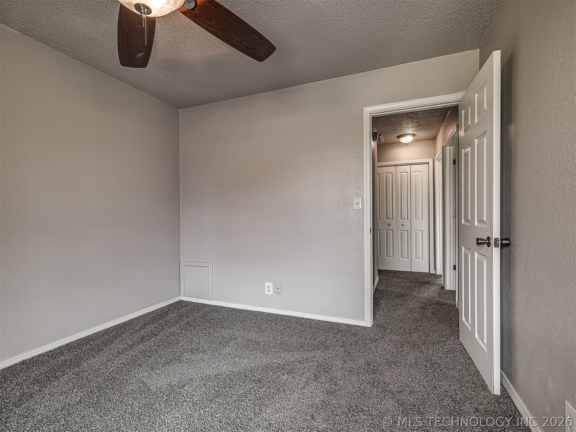 8960 E 16th Place
