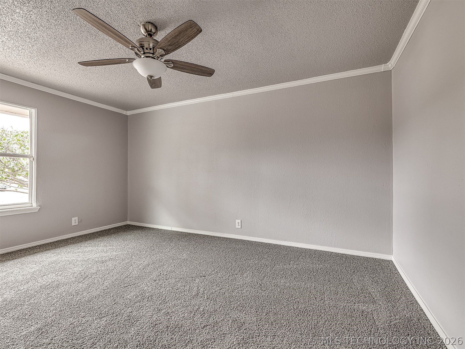 8960 E 16th Place