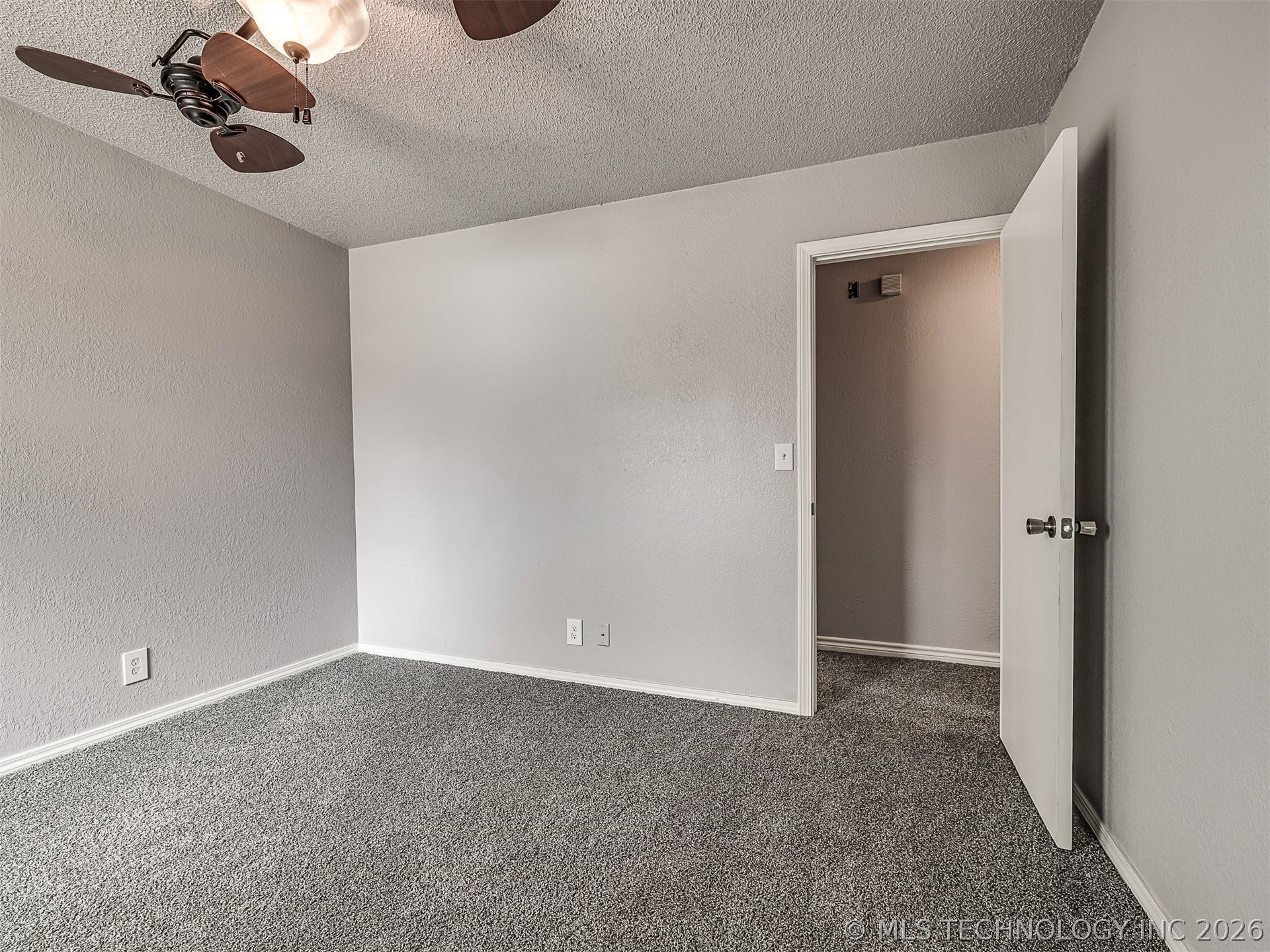 8960 E 16th Place