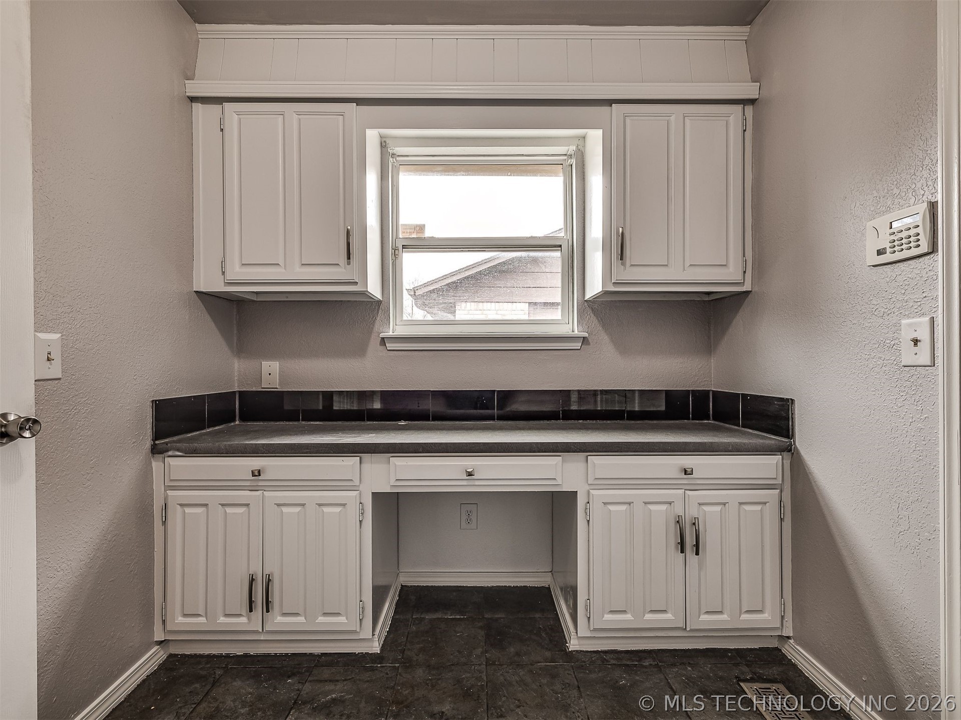 8960 E 16th Place