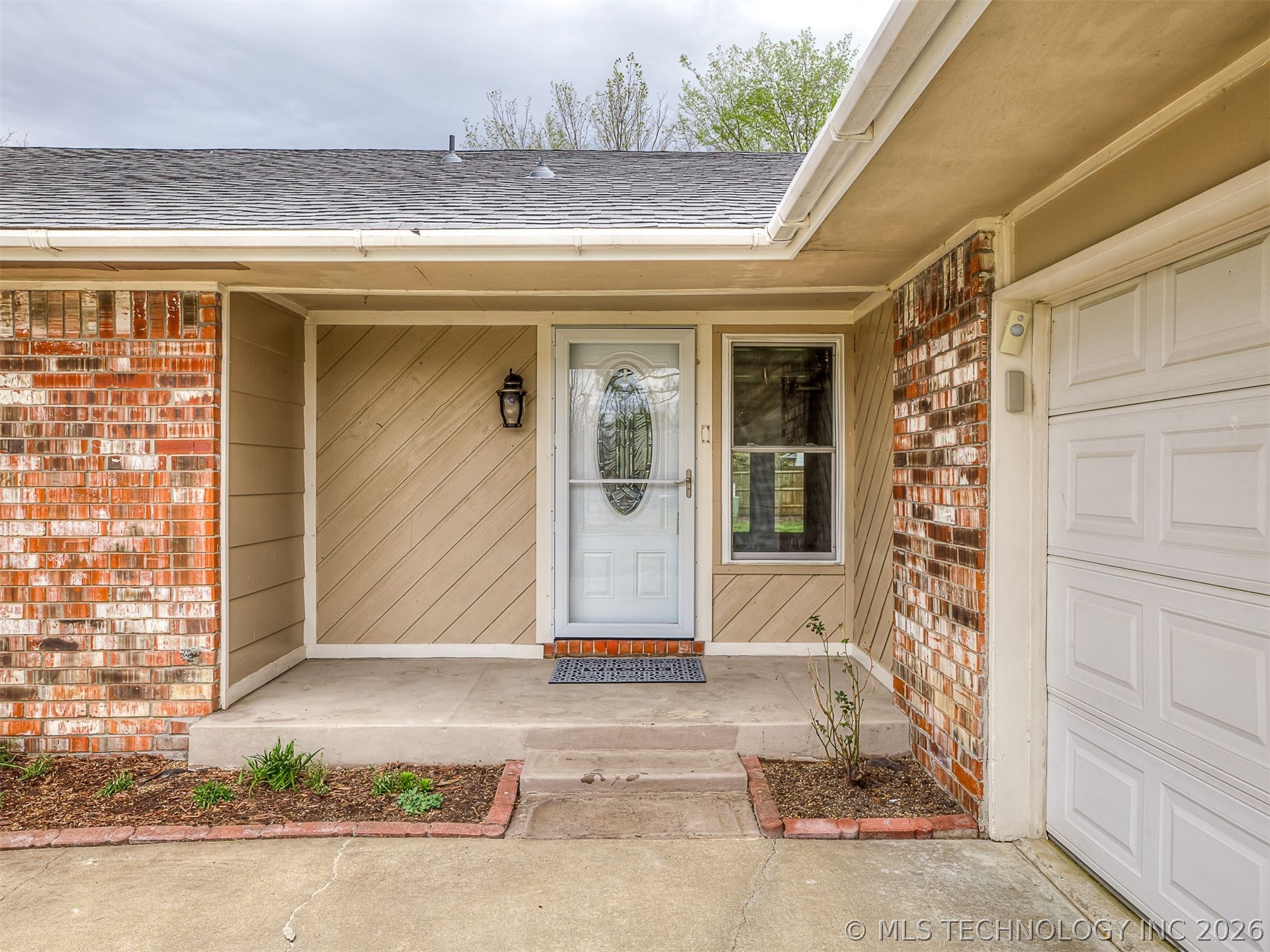 8960 E 16th Place