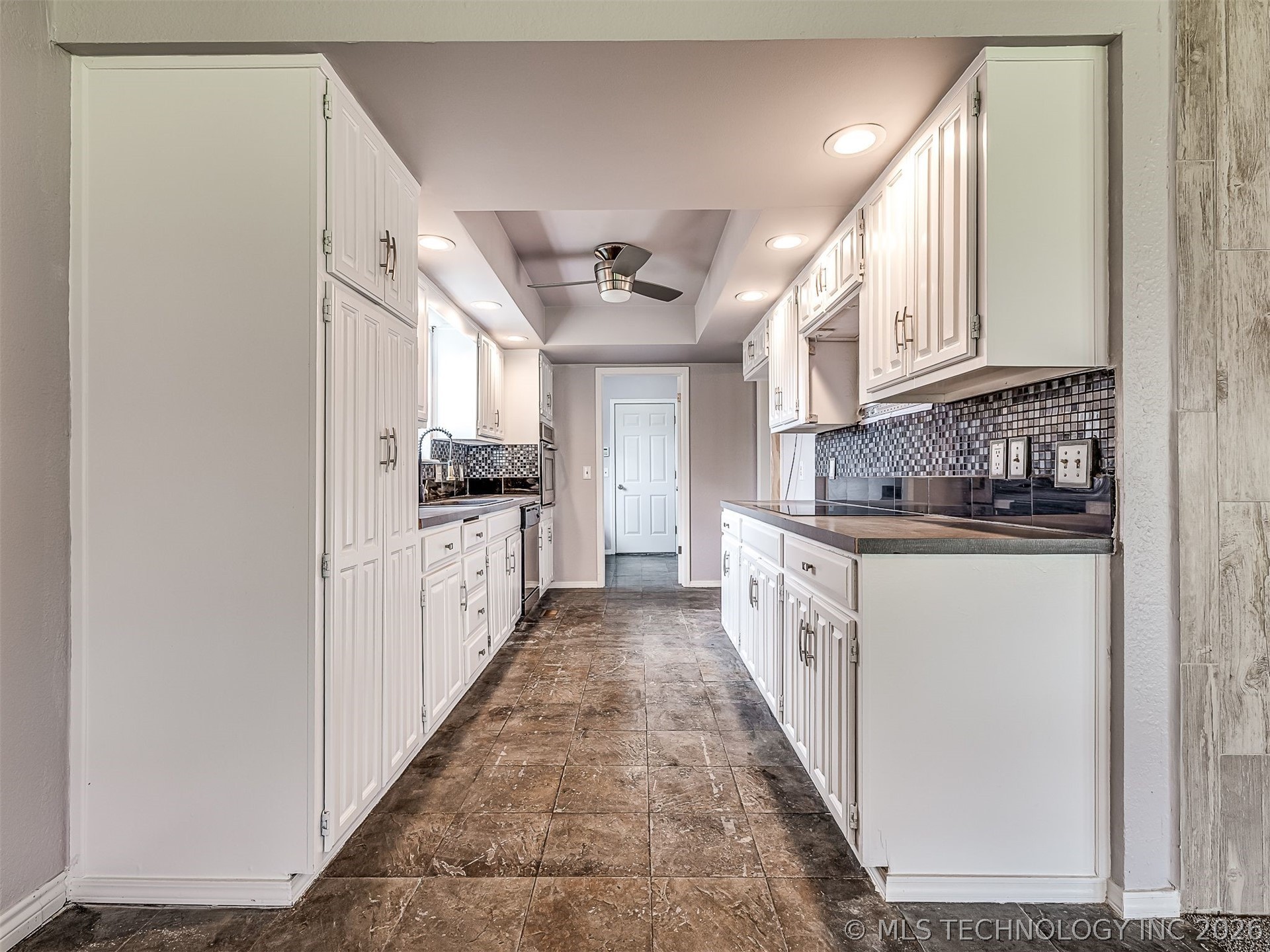 8960 E 16th Place