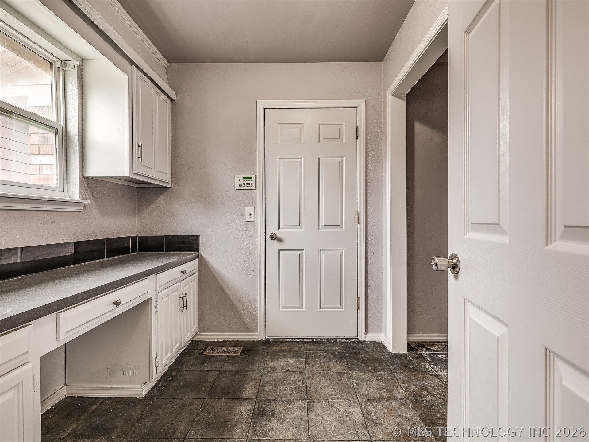 8960 E 16th Place