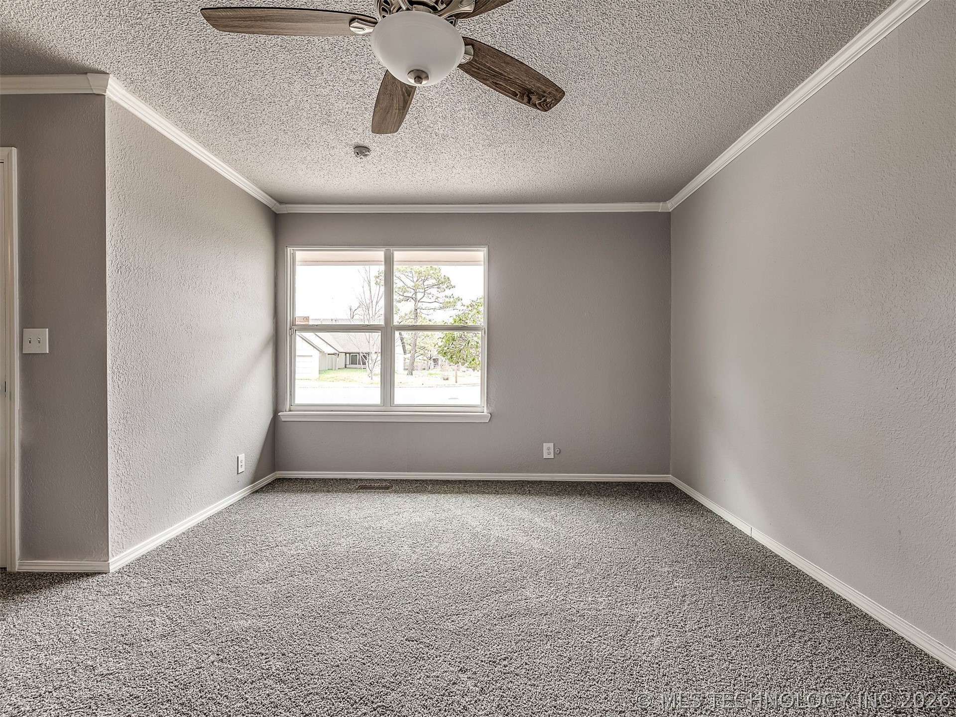 8960 E 16th Place