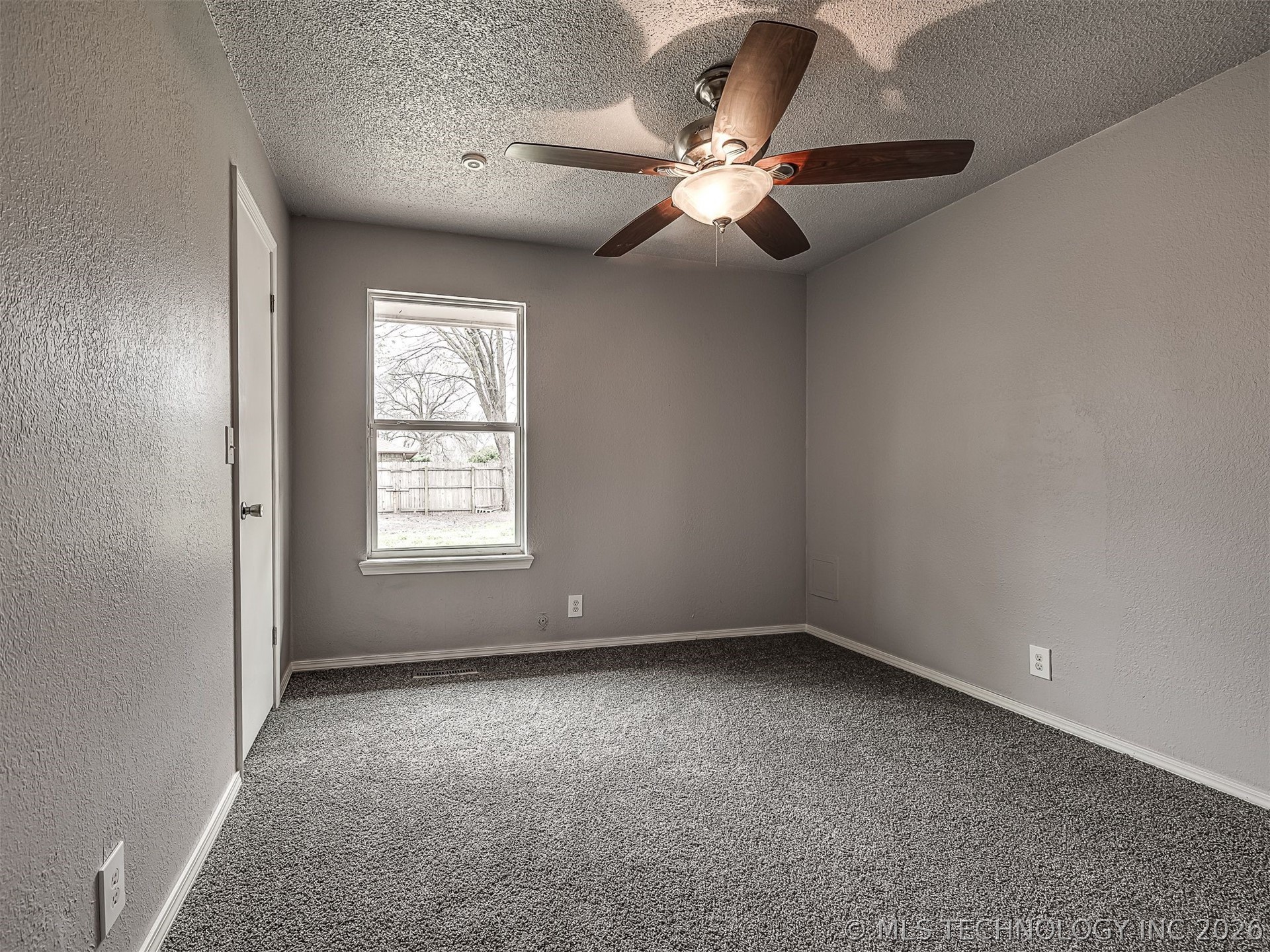 8960 E 16th Place
