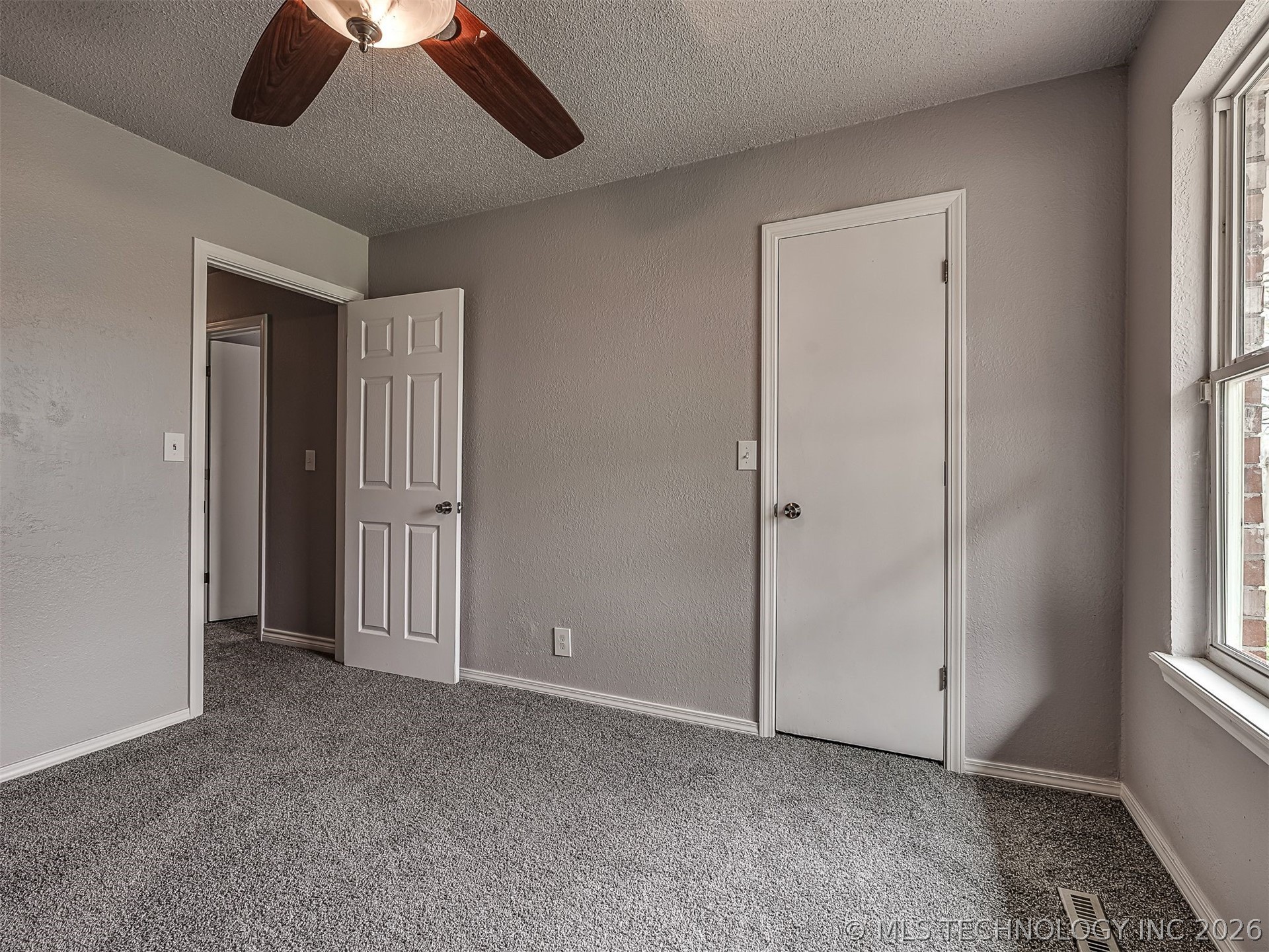 8960 E 16th Place