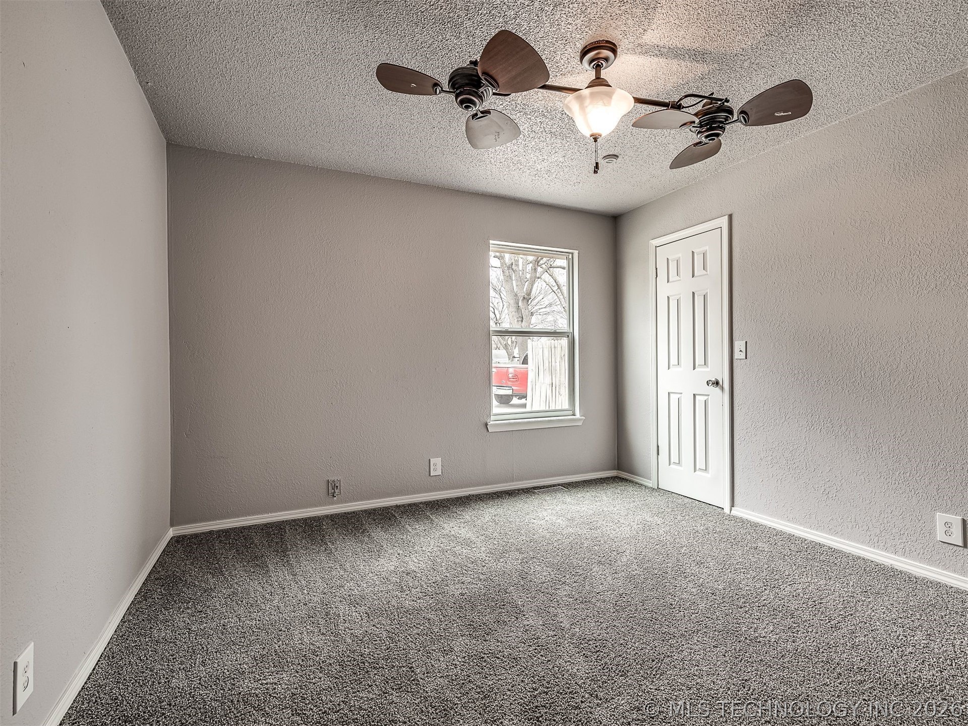 8960 E 16th Place