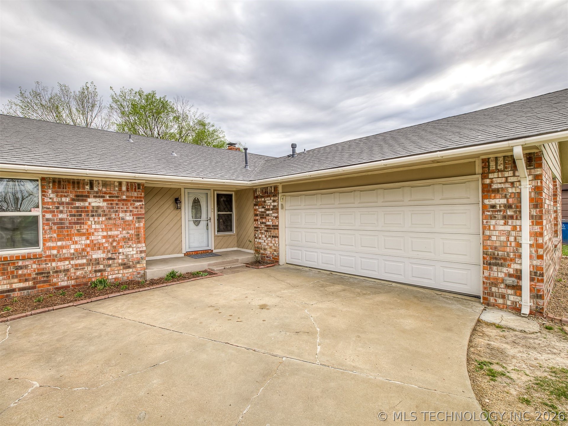 8960 E 16th Place