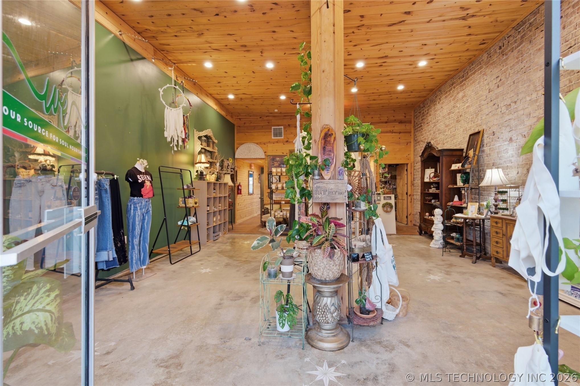 131 N Lee