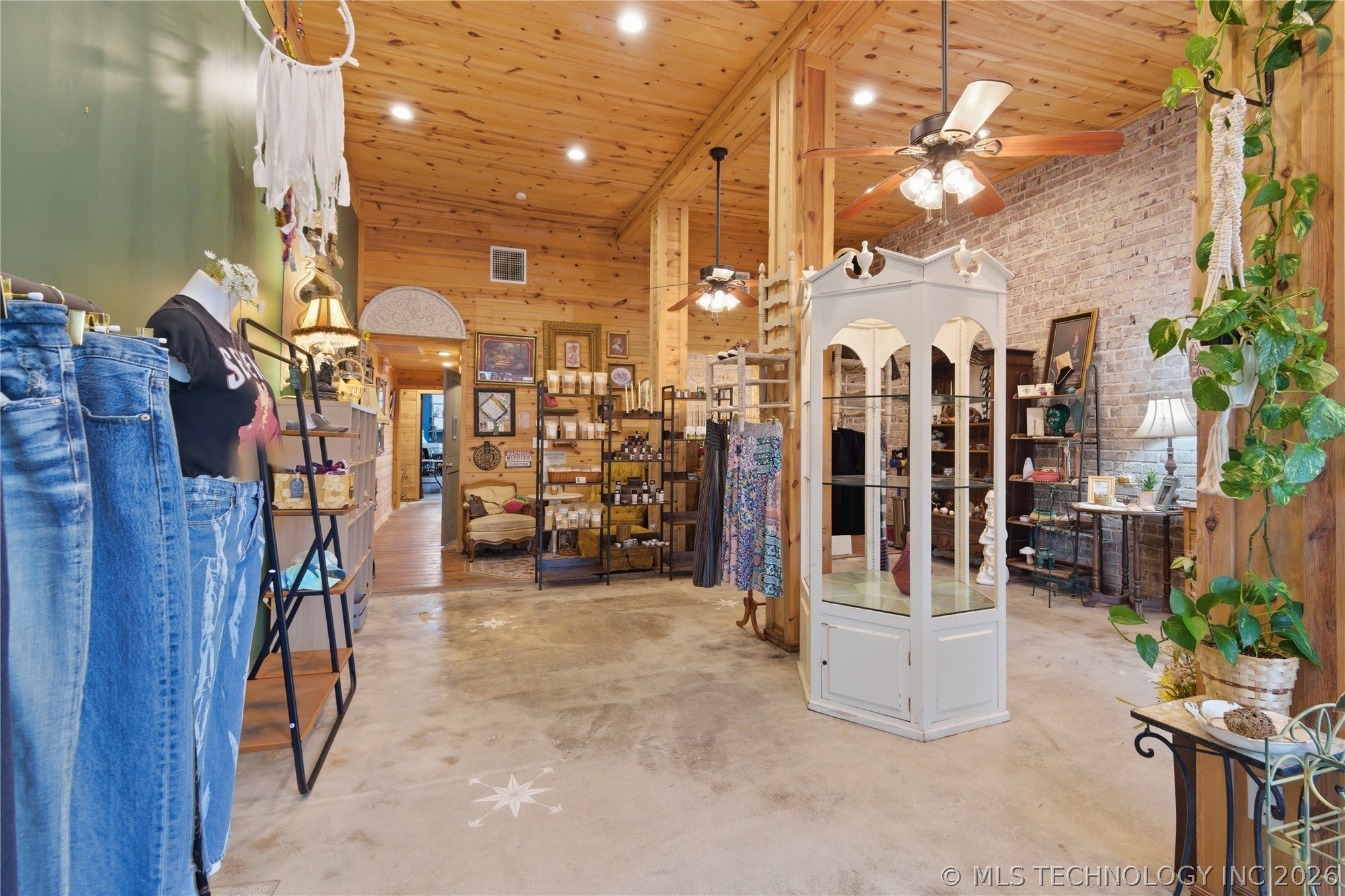 131 N Lee